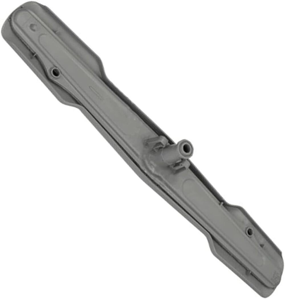 Una pieza gris de plástico para lavavajillas, en ángulo diagonal. Tiene forma rectangular larga con una boquilla circular.