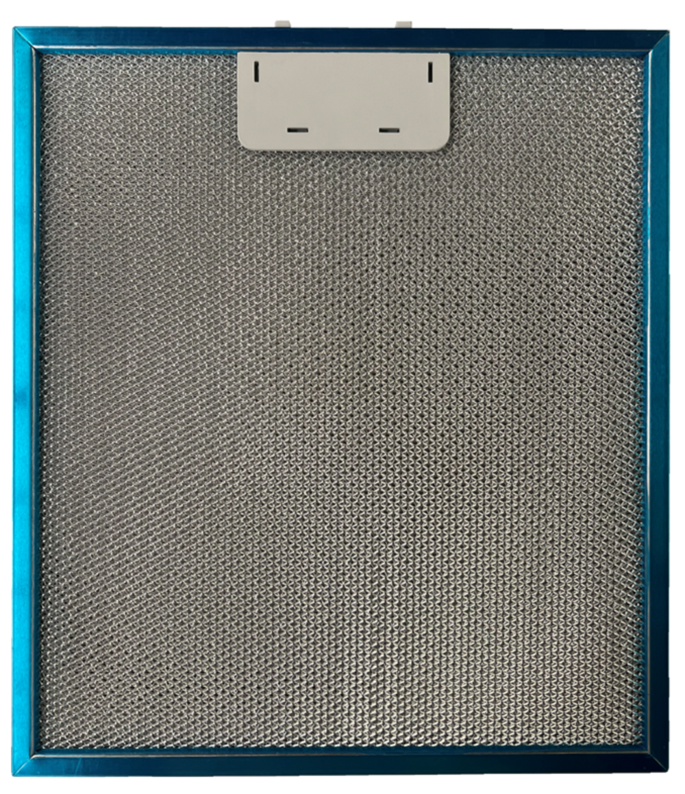 Un filtro de malla metálica cuadrada con marco azul y asa de plástico blanco. La malla es un patrón apretado de pequeños agujeros.