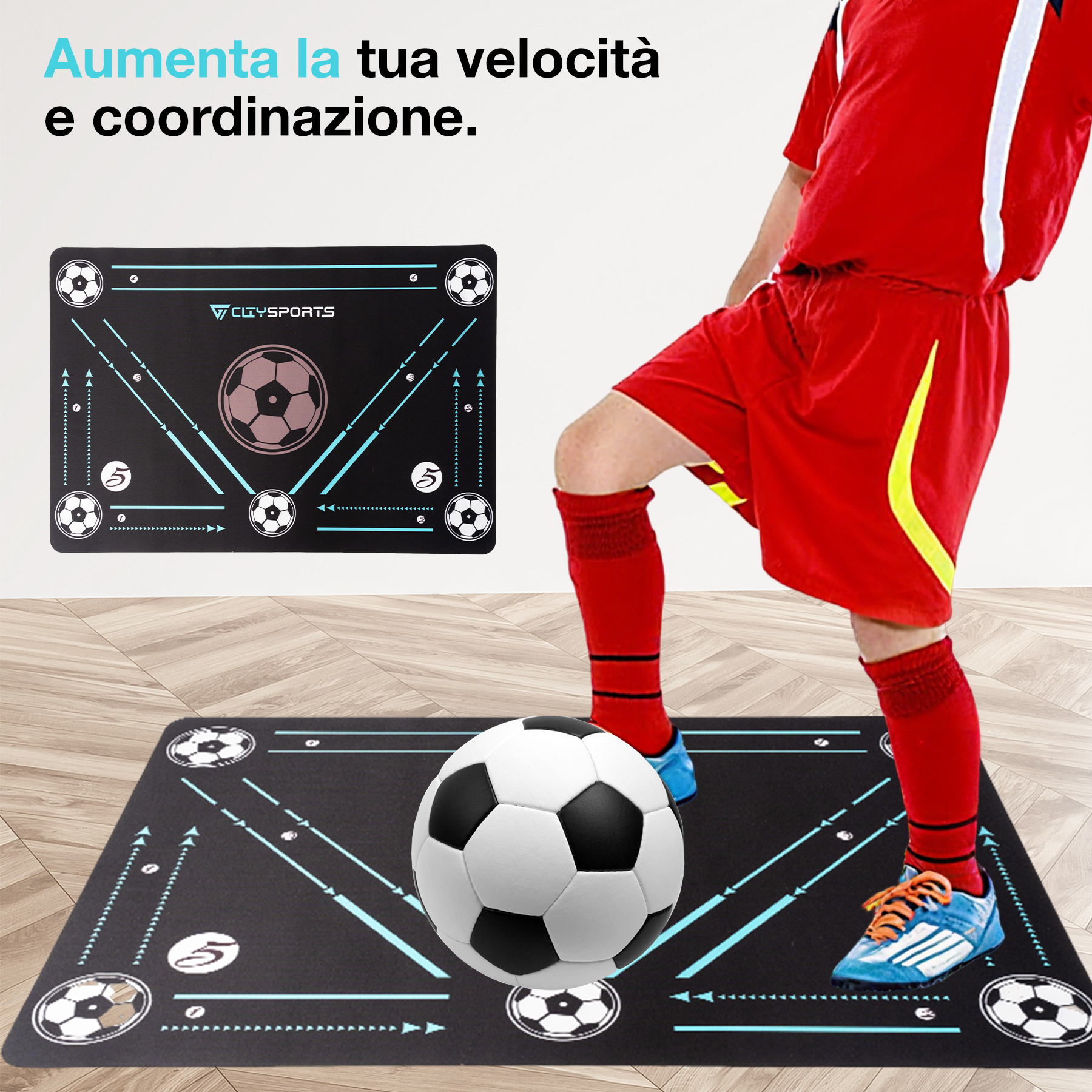 Un calciatore calcia un pallone su un tappetino nero. Il tappetino ha illustrazioni di palloni e frecce.