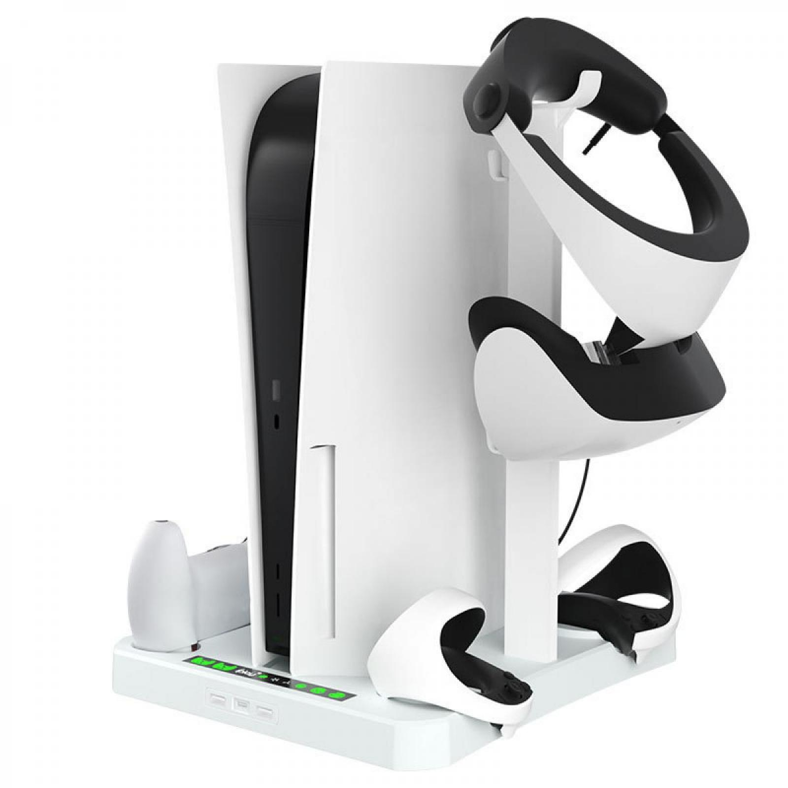 Eine weiße und schwarze Spielkonsole mit VR-Headset und Controllern auf einem Ladeständer. Die Konsole steht im Mittelpunkt.