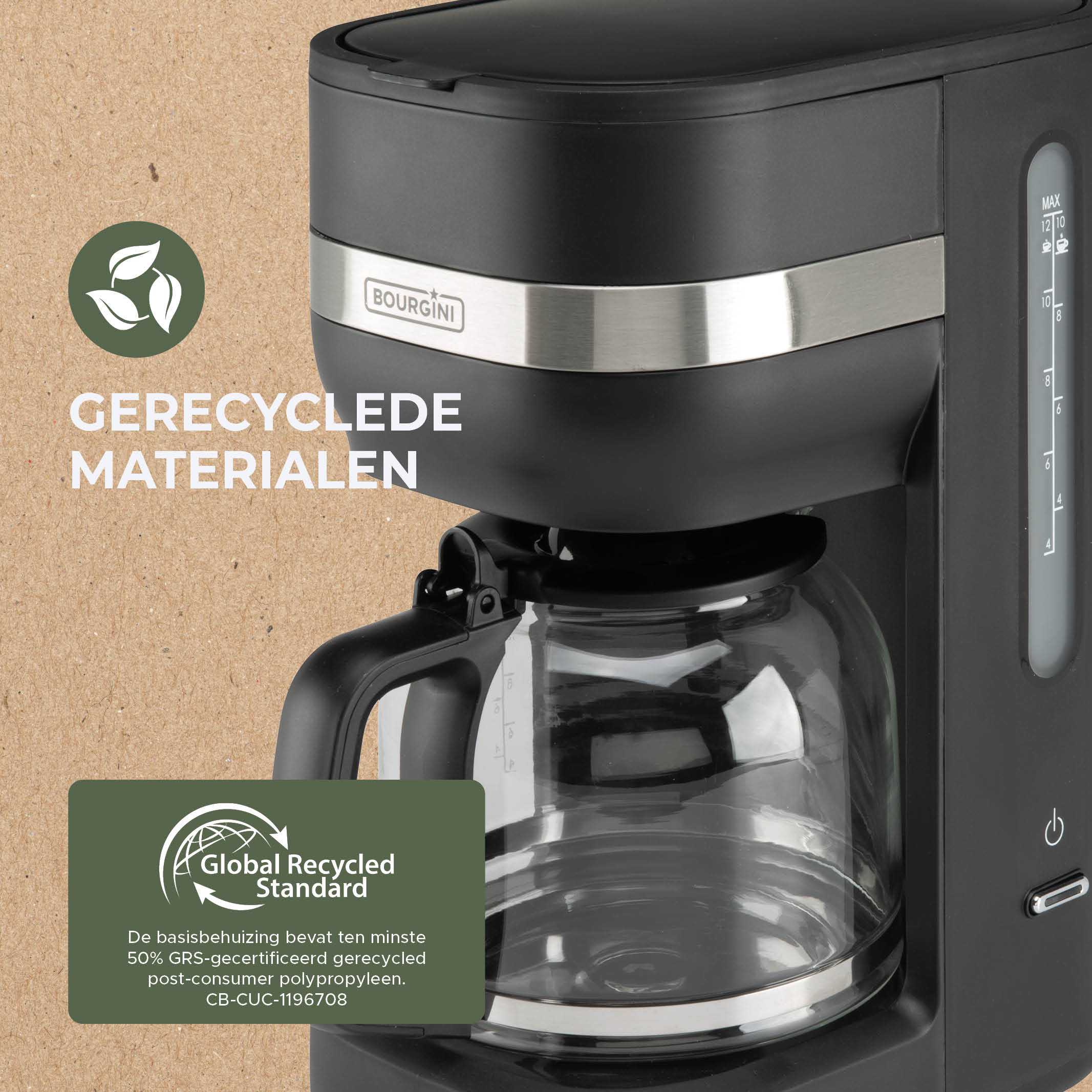 Zwart koffiezetapparaat met glazen kan. Heeft een waterniveau-indicator en een label met gerecyclede materialen.