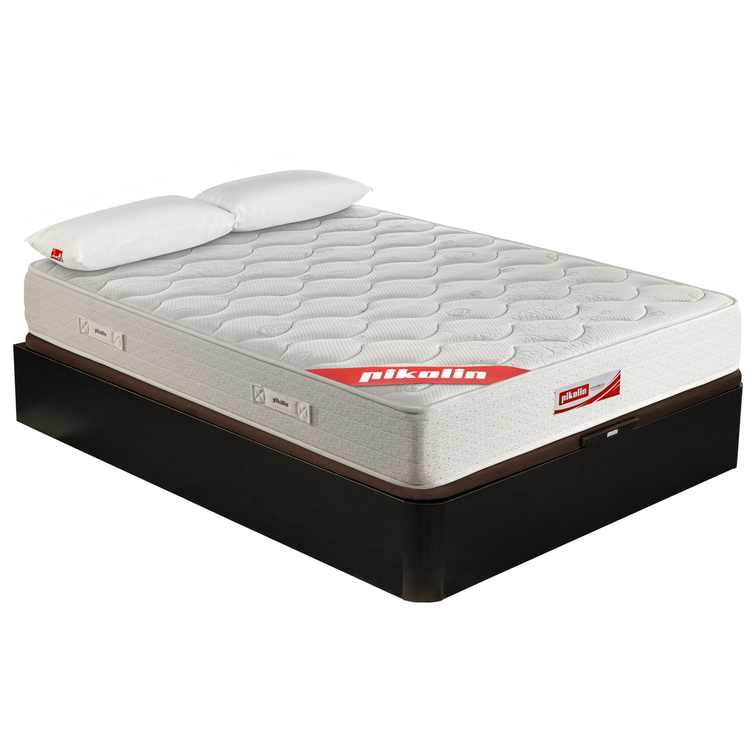 Una cama con colchón blanco, dos almohadas blancas y base marrón oscuro. El colchón tiene una etiqueta roja "pikolin".