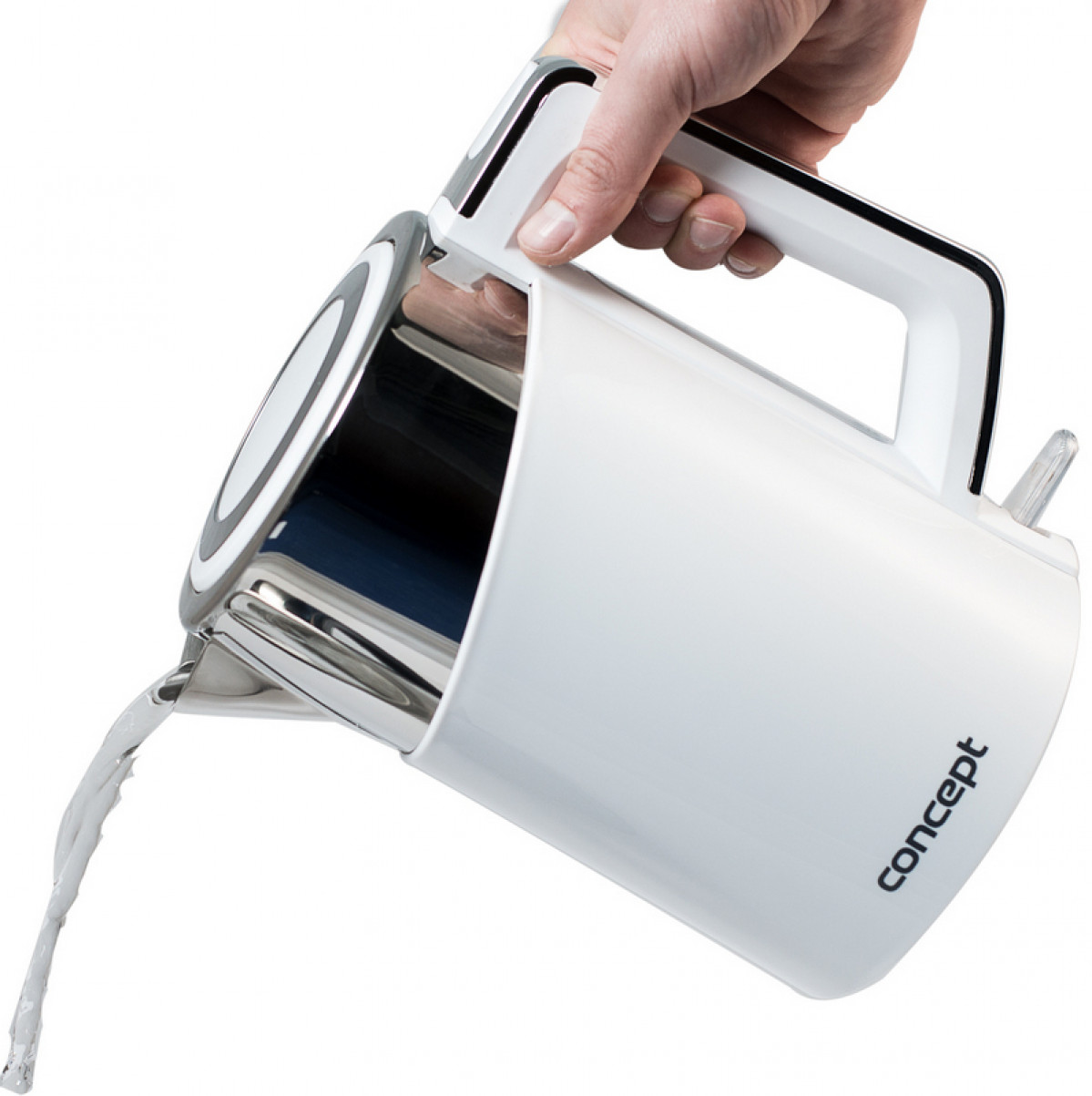 Une bouilloire blanche avec une main versant de l'eau. La bouilloire a un intérieur en acier inoxydable et le mot 'concept' est visible.