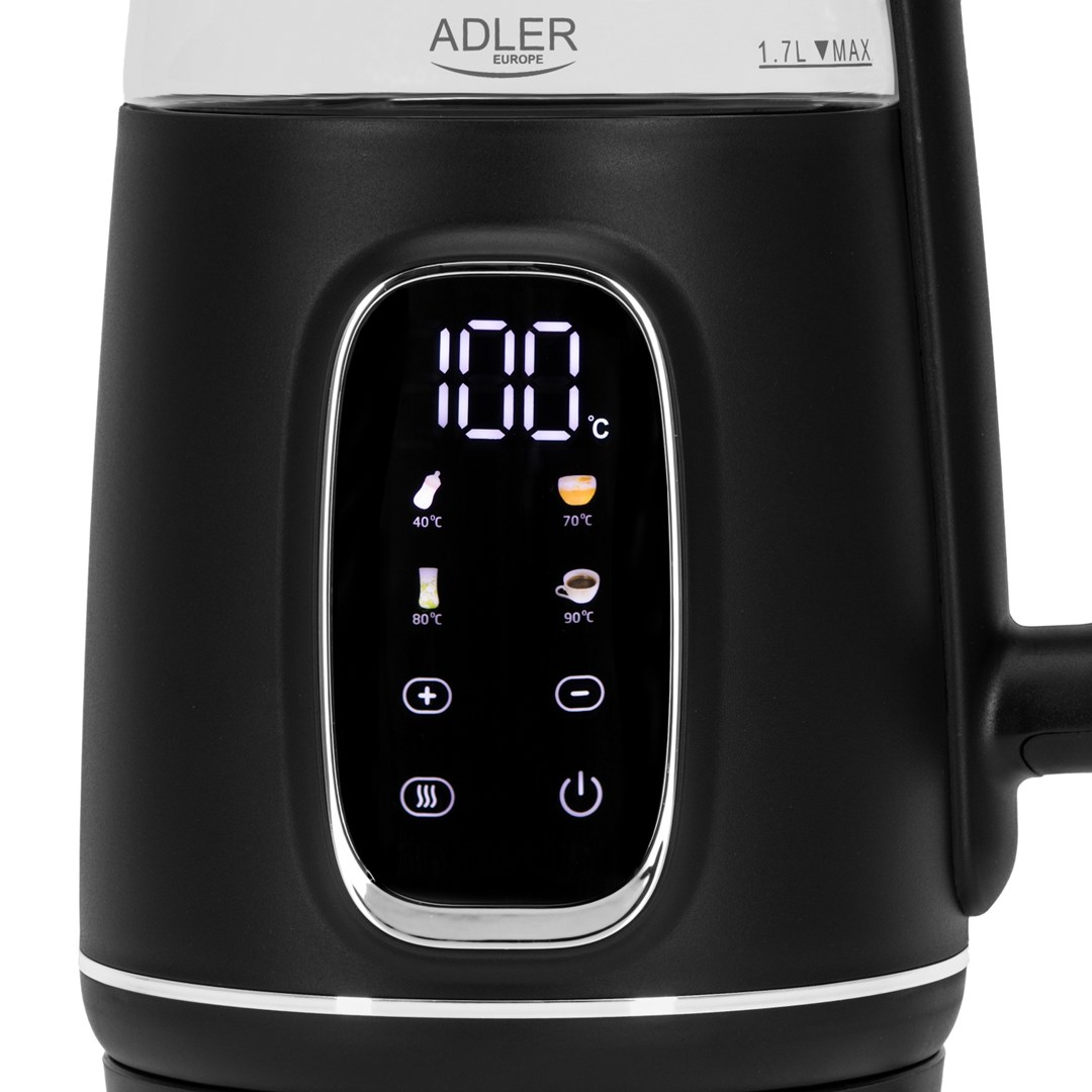 Ein schwarzer Wasserkocher mit digitaler Anzeige, die 100°C anzeigt. Tasten für Temperatureinstellungen sind ebenfalls sichtbar.