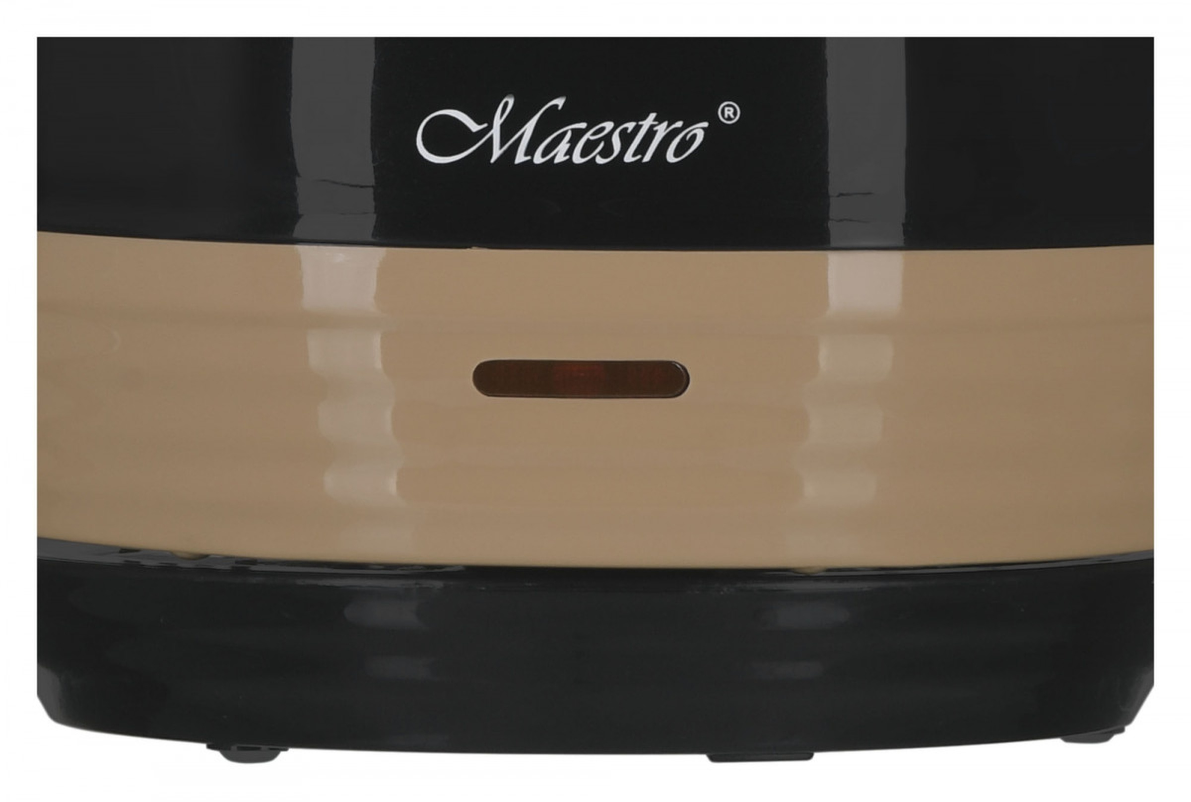 Primo piano di un bollitore Maestro. Ha sezioni nere e beige con una spia di alimentazione. Il logo Maestro è visibile.