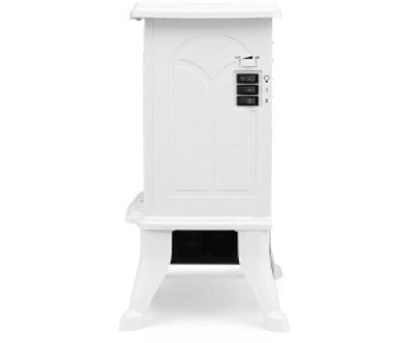 Una estufa blanca y ornamentada. Tiene un cuerpo rectangular con paneles decorativos y un pequeño panel de control. Se apoya en cuatro patas curvas.