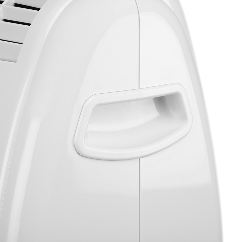 Primer plano de un electrodoméstico de plástico blanco con asa. El asa tiene forma ovalada. El fondo es blanco.