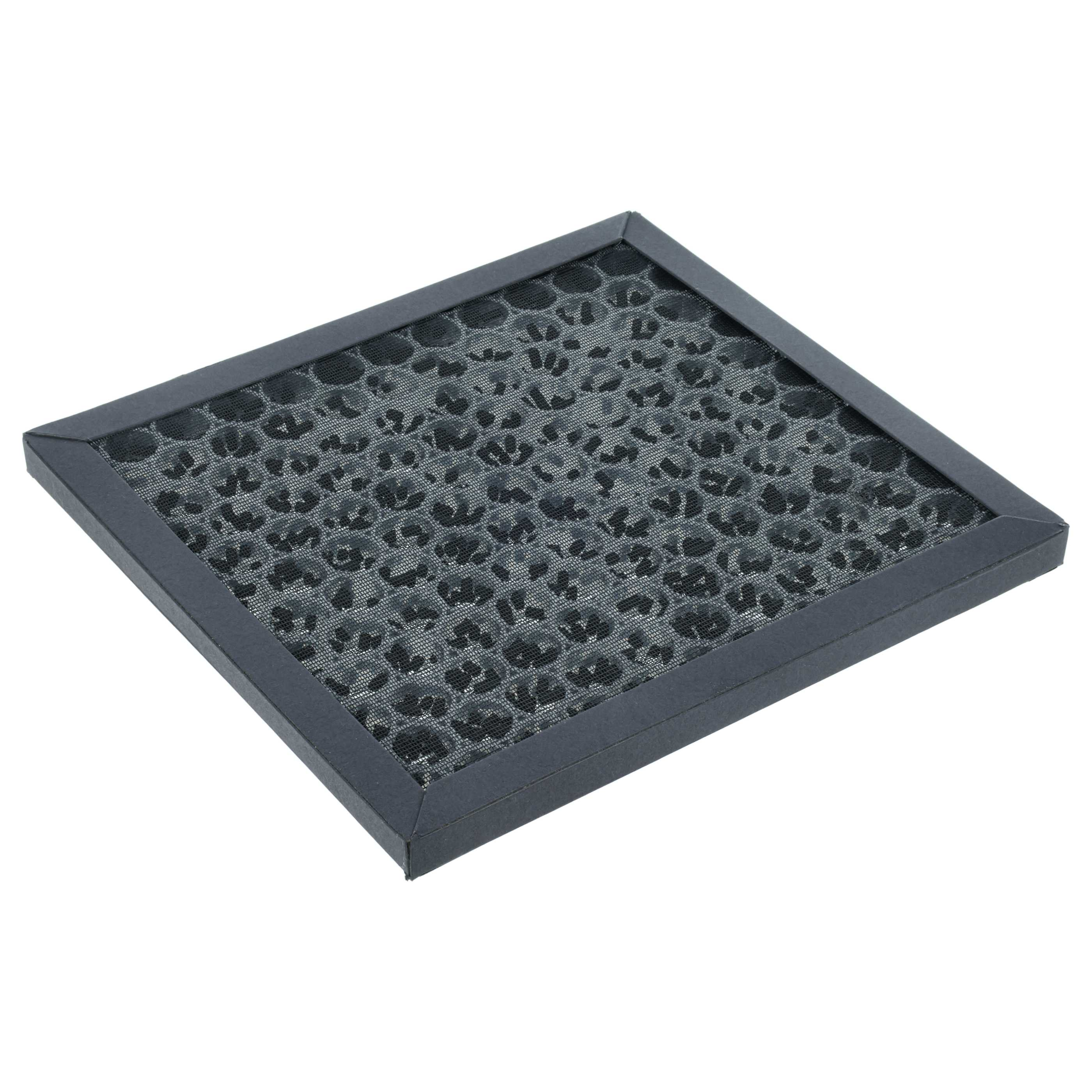 Ein quadratischer Luftfilter, dunkelgrauer Rahmen, schwarzes Netzmuster. Weißer Hintergrund.
