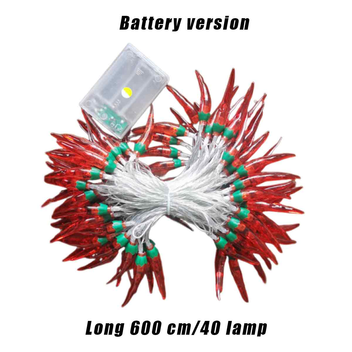 Rote, chili-förmige Lichterketten mit Batteriepack, grünen Akzenten und einem silbernen Draht. Text: Batterieversion. Lang 600 cm/40 Lampe.