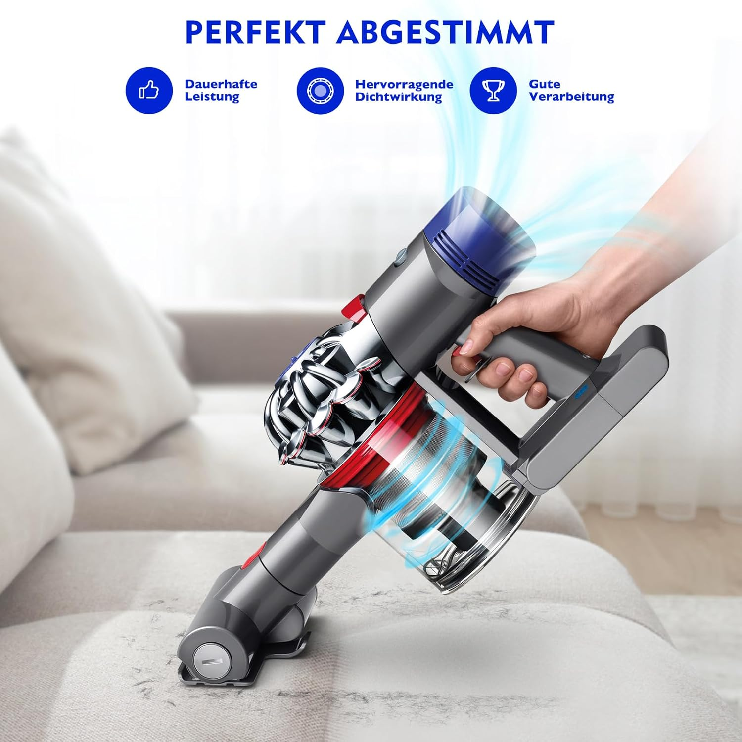 Ręka trzyma szaro-czerwony odkurzacz. Odkurzacz jest blisko kanapy, a tekst podkreśla cechy produktu.