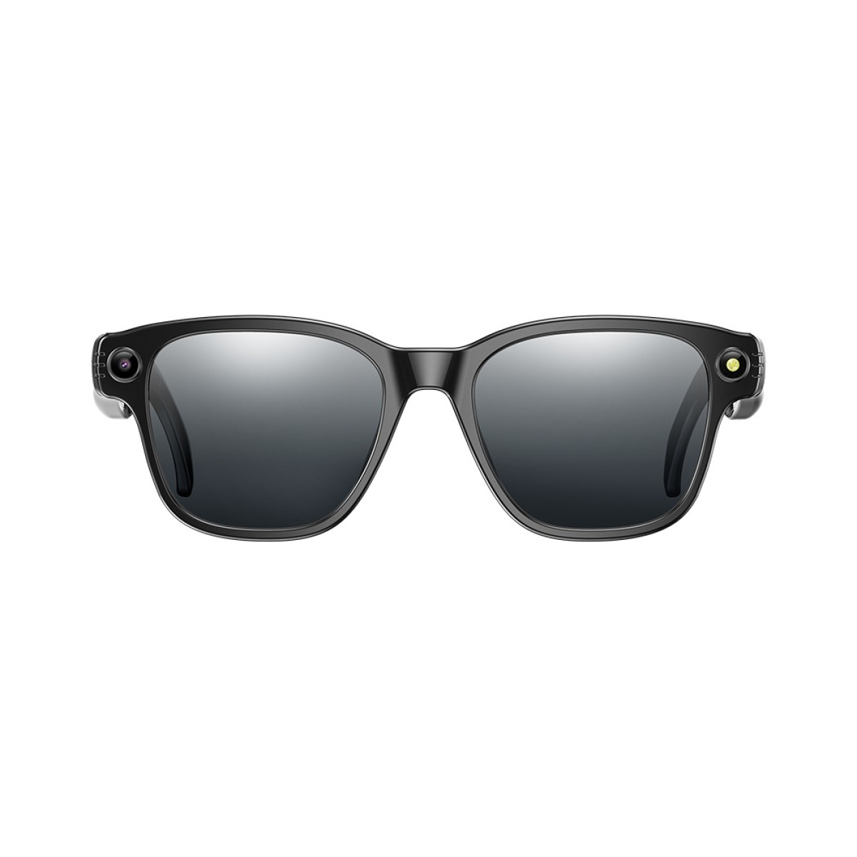 Czarne inteligentne okulary przeciwsłoneczne z ciemnymi soczewkami. Mała kamera i światło widoczne na oprawce. Na białym tle.