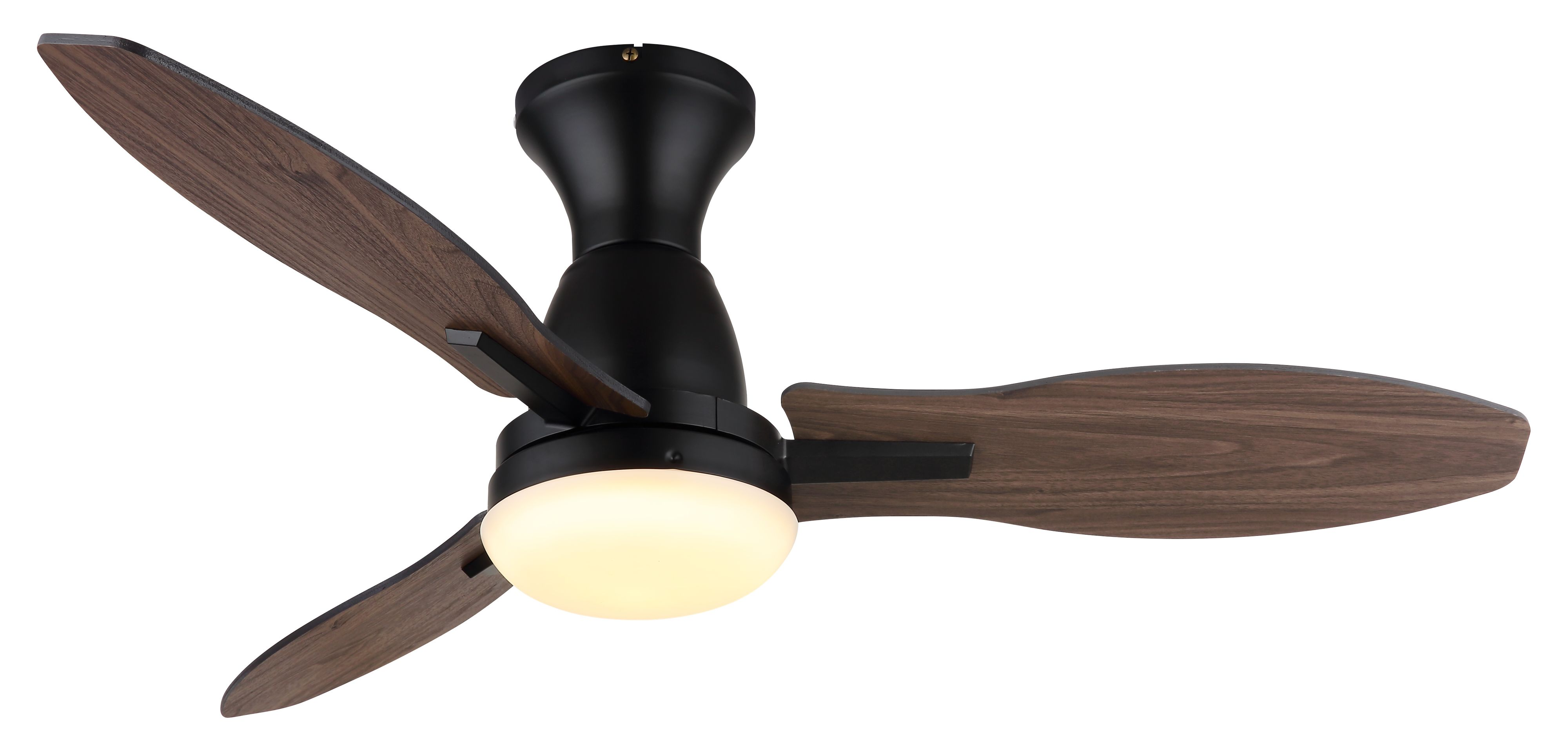 Ein Deckenventilator mit drei Holzblättern und einem schwarzen Motorgehäuse. In der Mitte befindet sich ein Licht.