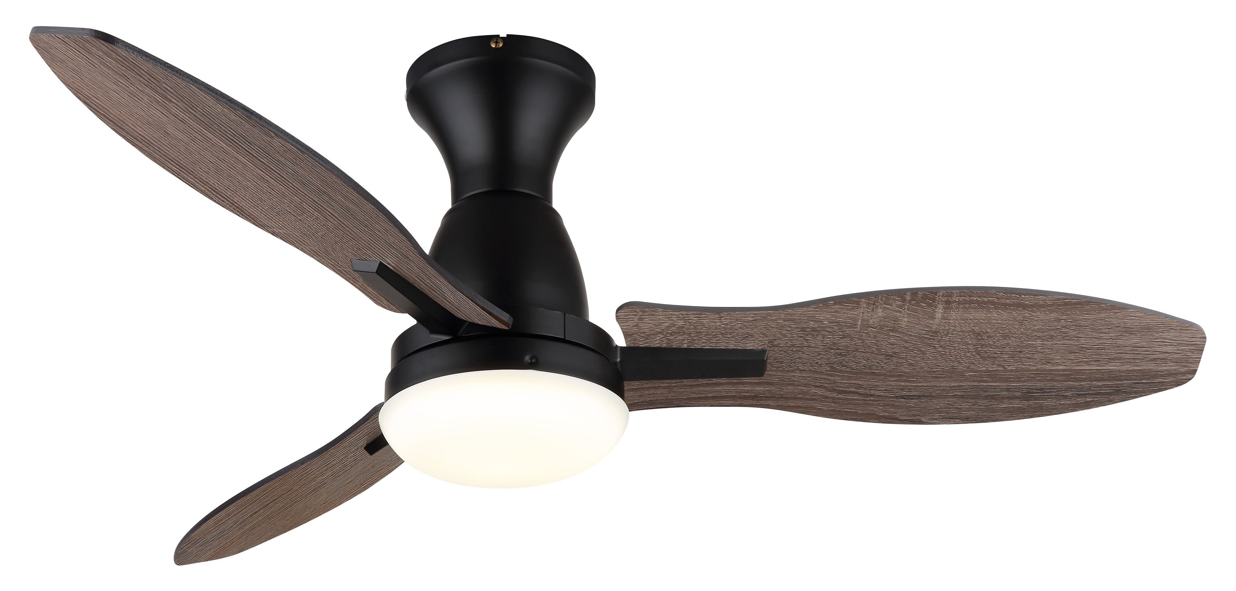 Ein schwarzer Deckenventilator mit drei Holzblättern und einem zentralen Licht. Der Hintergrund ist weiß.