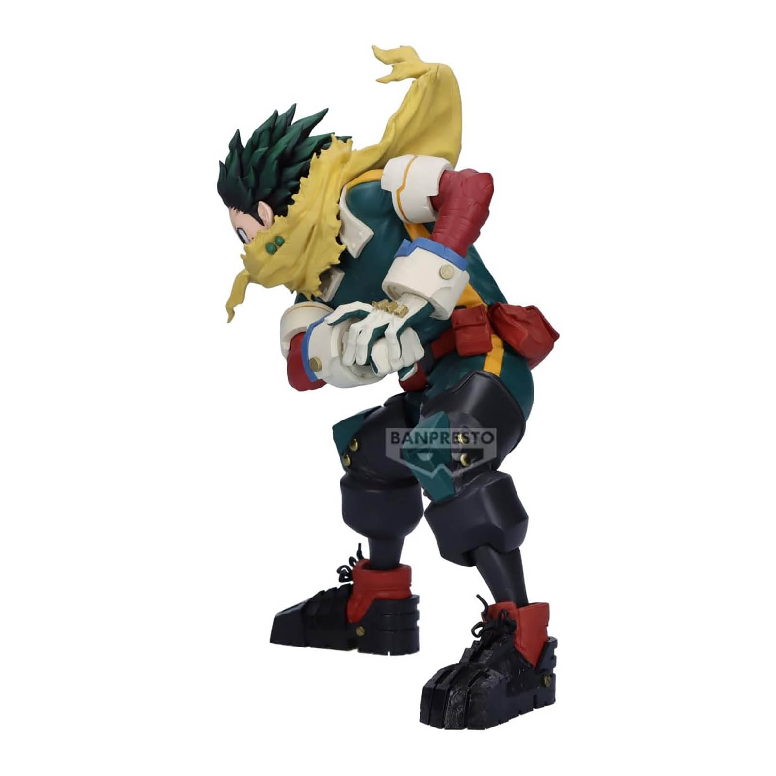 Figura de un héroe con traje verde y negro, bufanda amarilla, guantes rojos y zapatos negros. Logotipo de Banpresto visible.