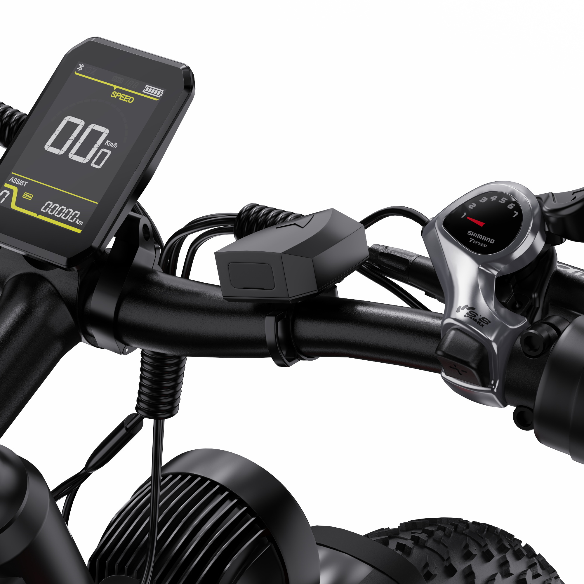 Zbliżenie kierownicy roweru elektrycznego. Prędkościomierz pokazuje 00 km/h. Przerzutka Shimano i czarne elementy widoczne.
