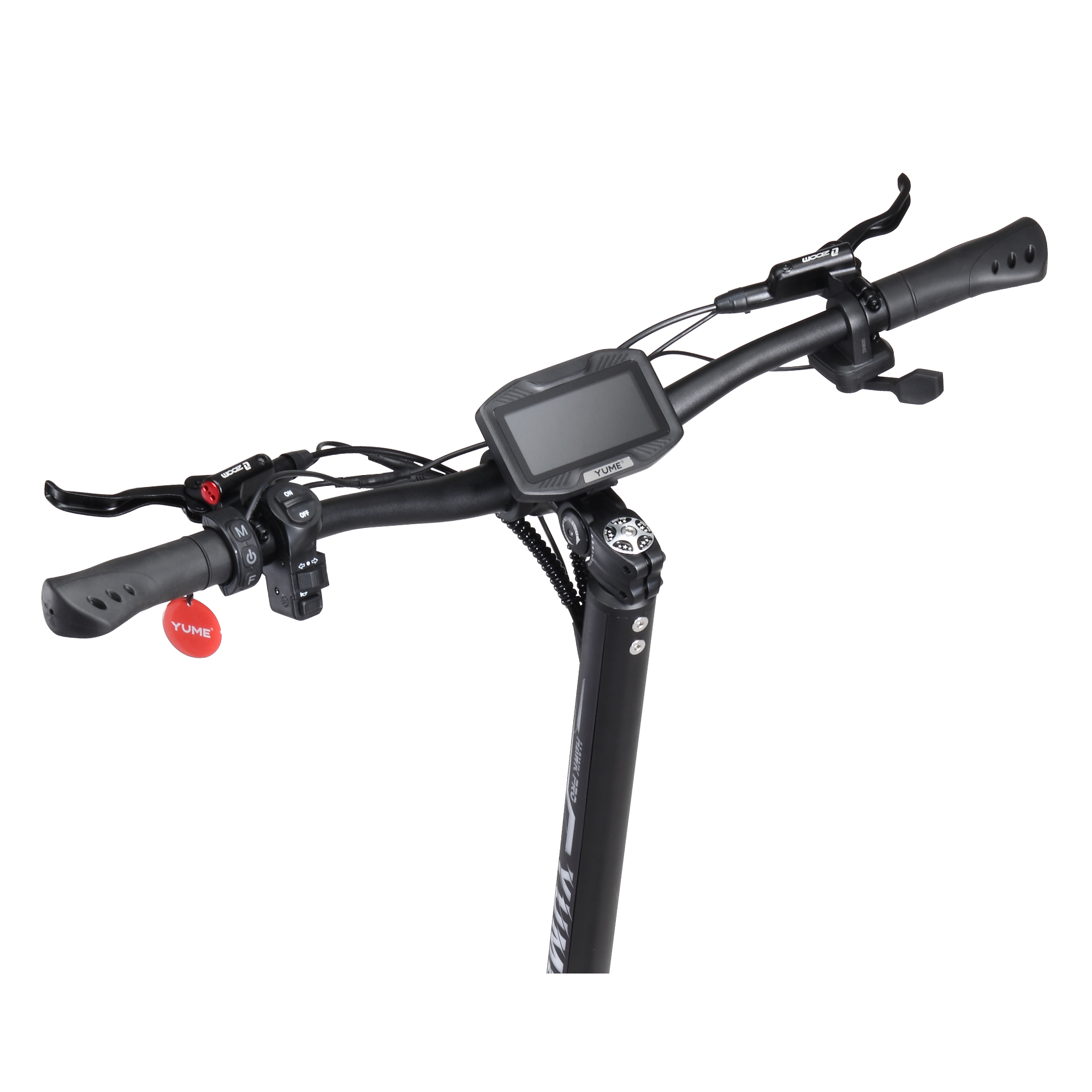 Zbliżenie kierownicy hulajnogi elektrycznej. Ma wyświetlacz, dźwignie hamulca i elementy sterujące. Widoczna jest marka Yume.