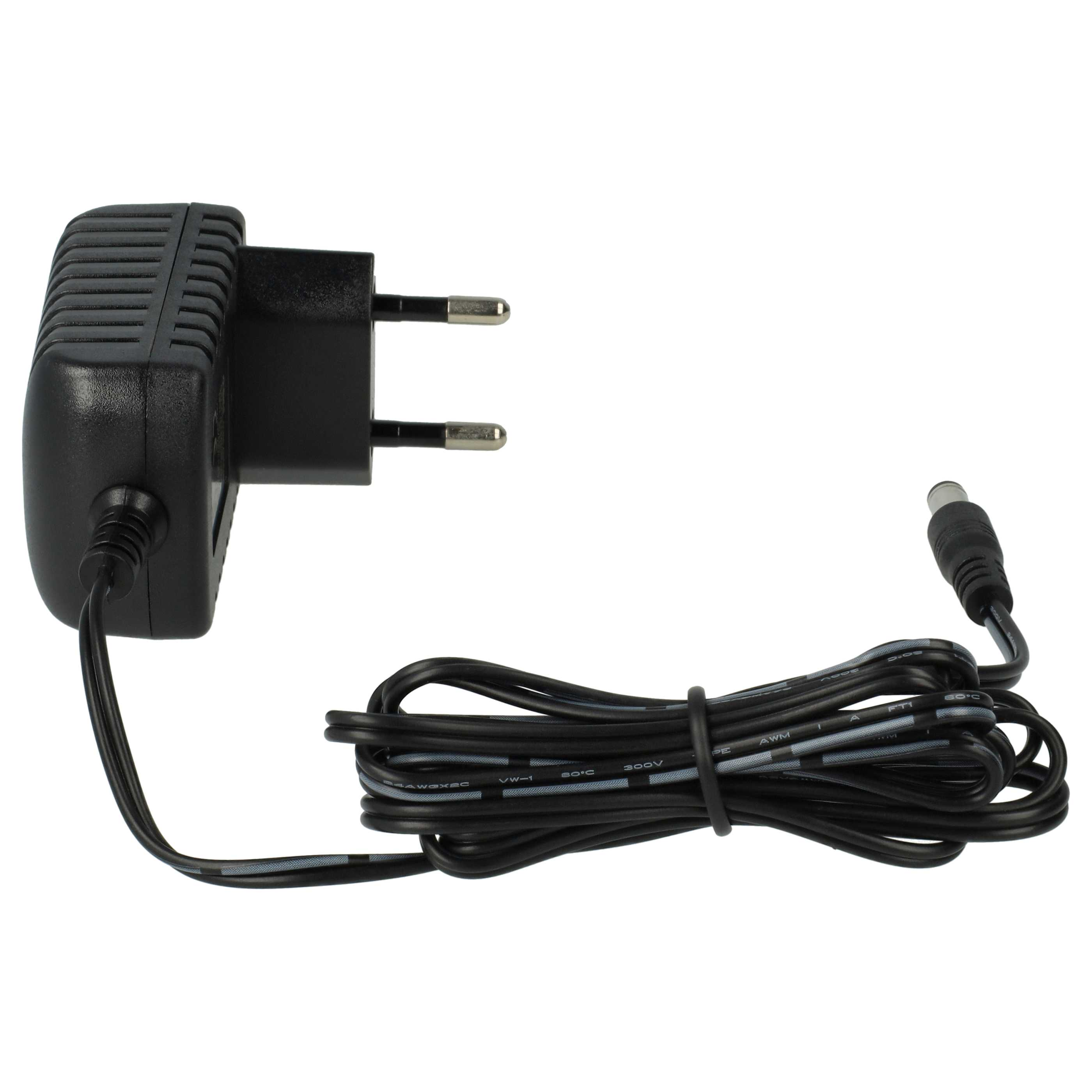 Ein schwarzes Netzteil mit Stecker und ein schwarzes Kabel mit DC-Anschluss, vor weißem Hintergrund.