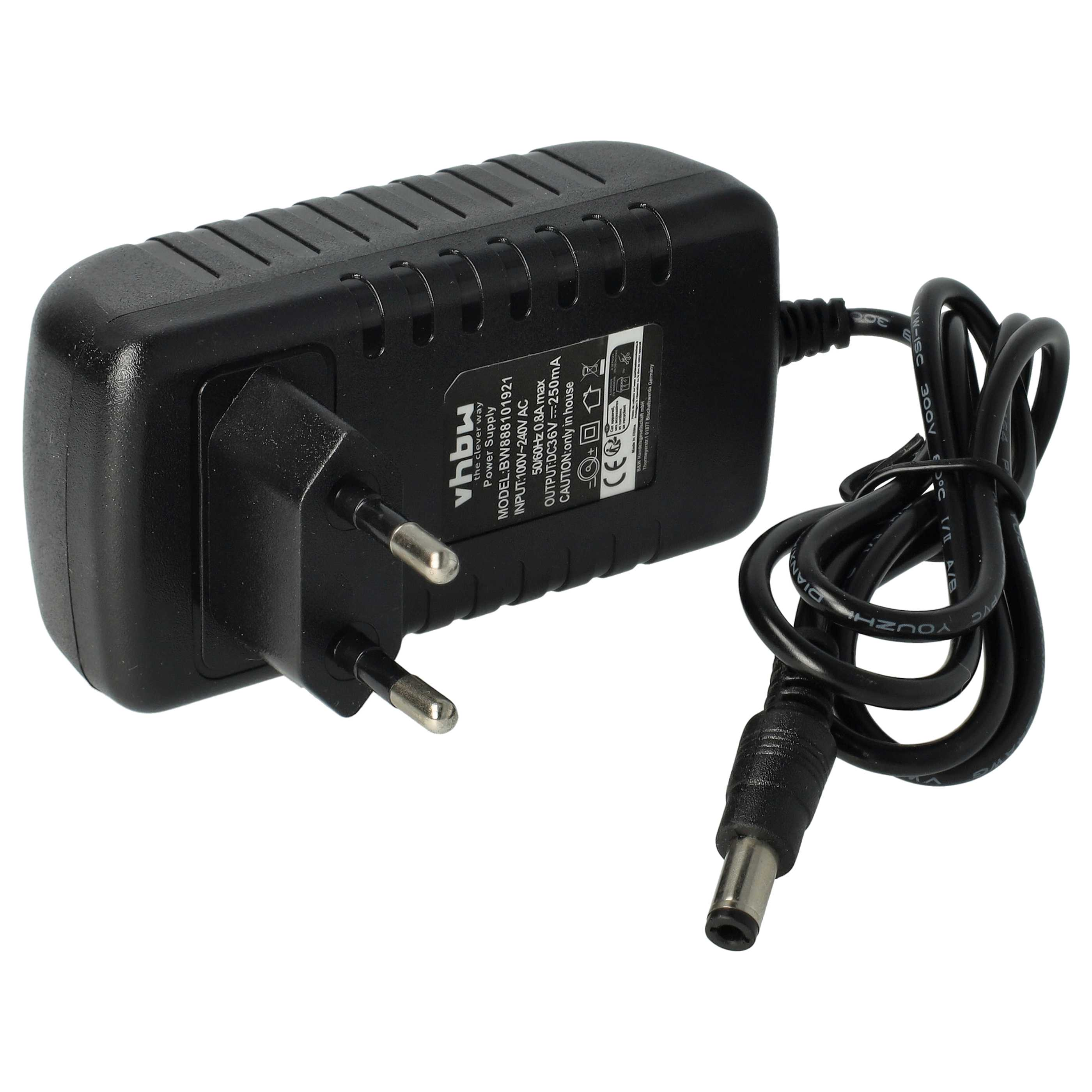 Ein schwarzes Netzteil mit Stecker und Kabel. Es hat ein Etikett mit Text.