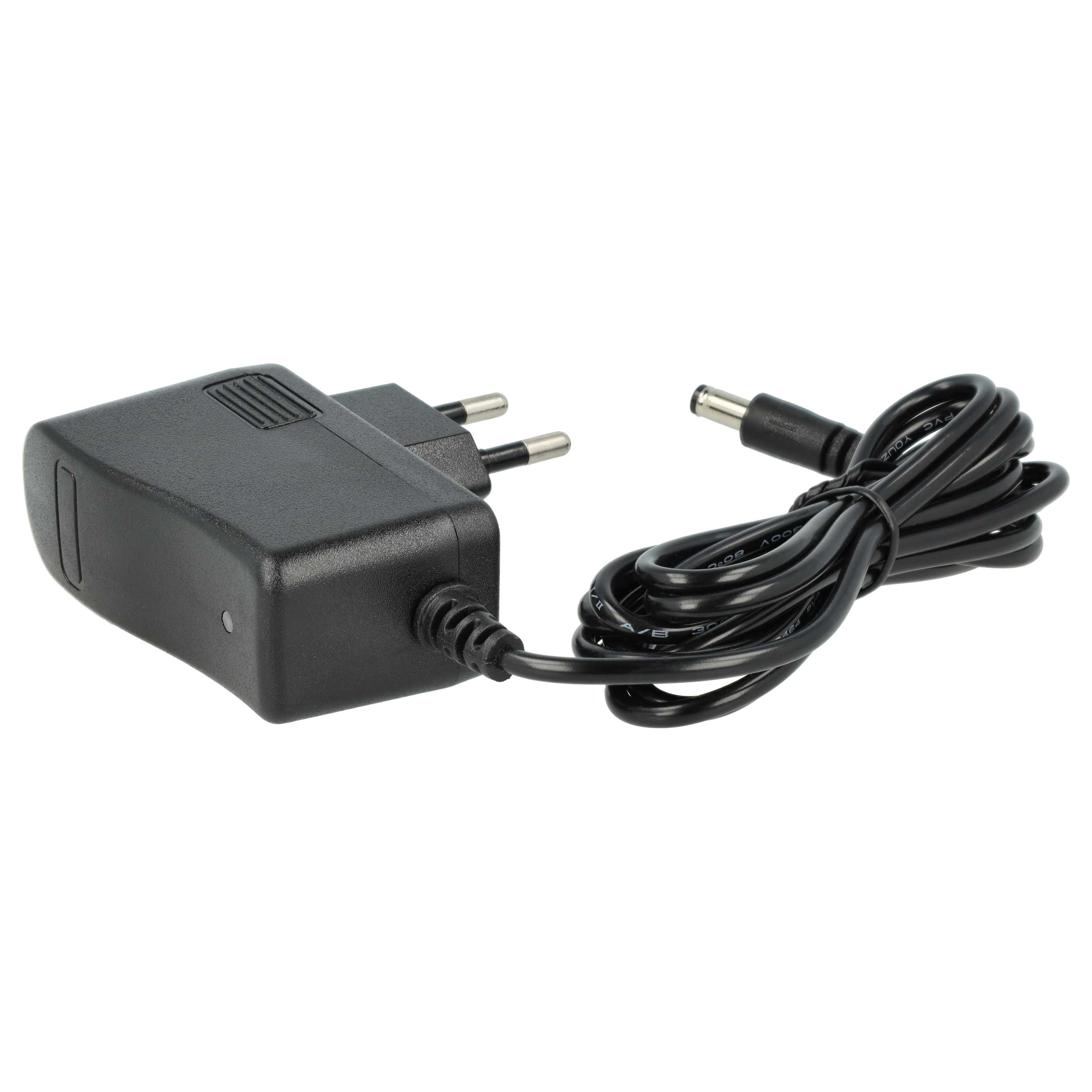 Ein schwarzes Netzteil mit Stecker und einem aufgerollten schwarzen Kabel mit DC-Anschluss wird gezeigt.