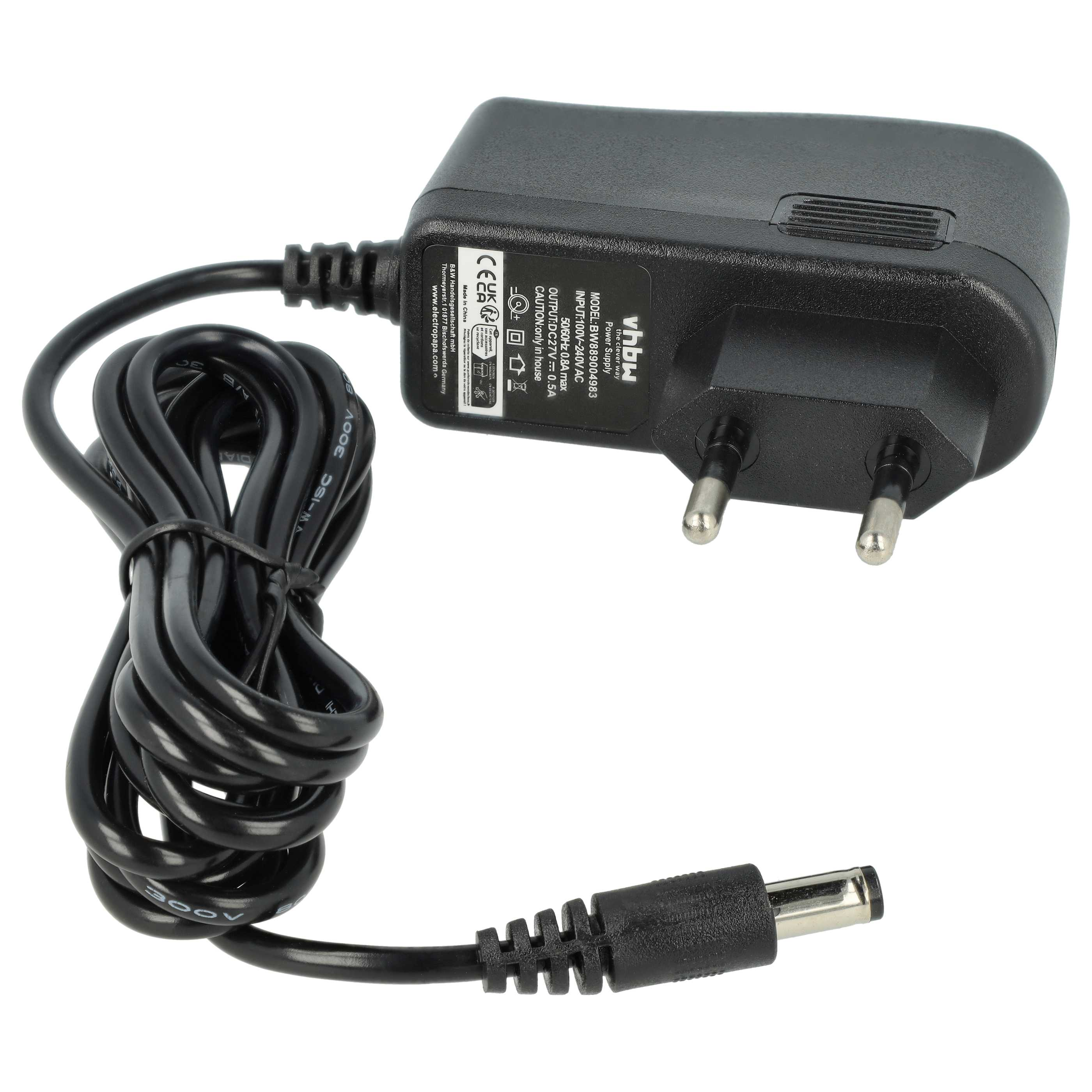 Schwarzes Netzteil mit Kabel und Stecker, weißer Hintergrund. Es hat ein Etikett und zwei Stifte.