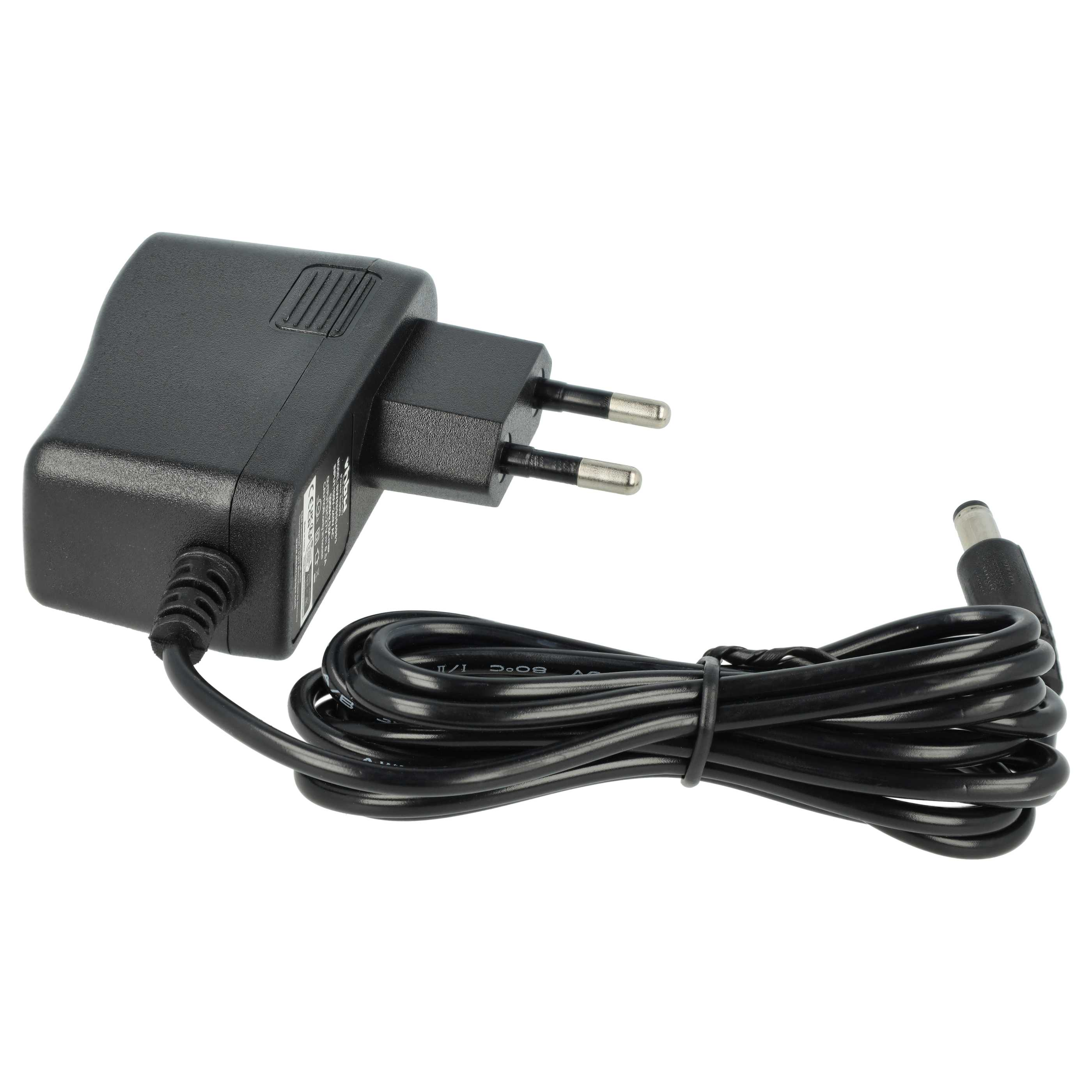 Schwarzes Netzteil mit Stecker und Kabel auf weißem Hintergrund. Das Kabel ist aufgerollt.