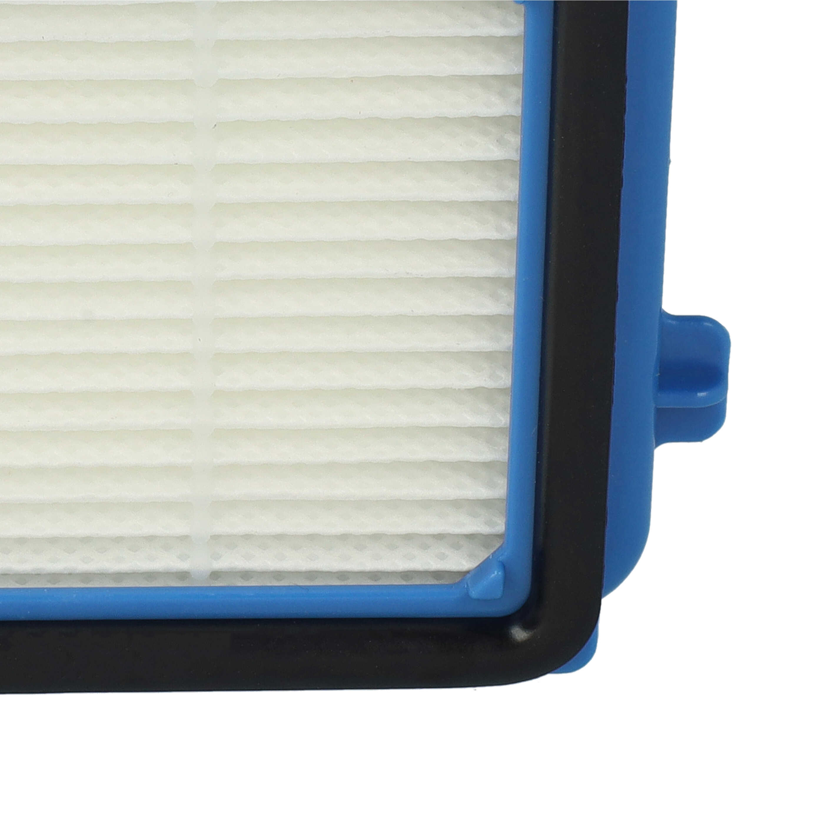 Nahaufnahme eines Luftfilters. Weißer Faltfilter in einem blau-schwarzen Rahmen. Ein blauer Tab ist vorhanden.