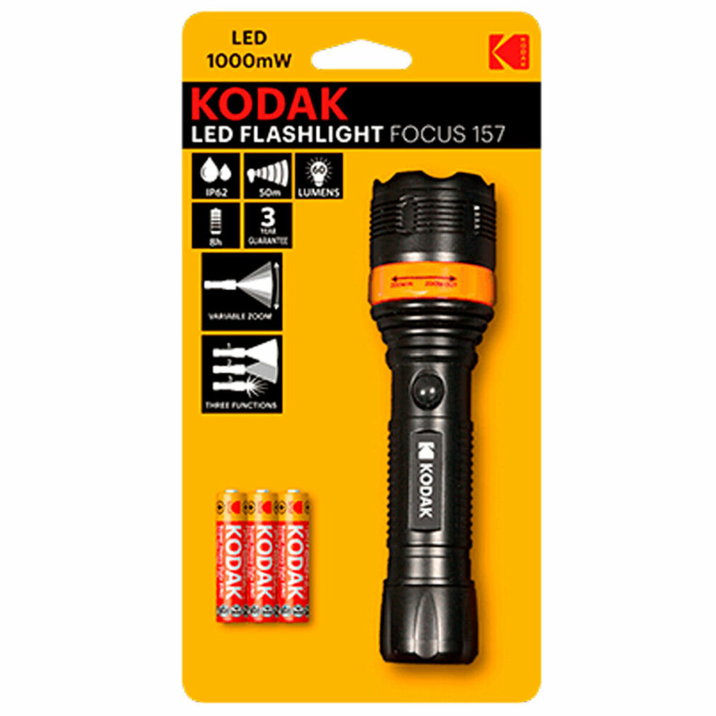 Una linterna LED Kodak Focus 157. Tiene un diseño naranja y negro. Se ven tres pilas Kodak en la parte inferior.