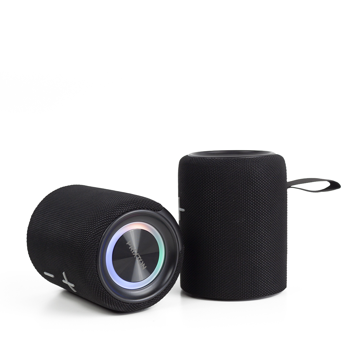 Dwa czarne, cylindryczne głośniki na białej powierzchni. Jeden leży, drugi stoi.