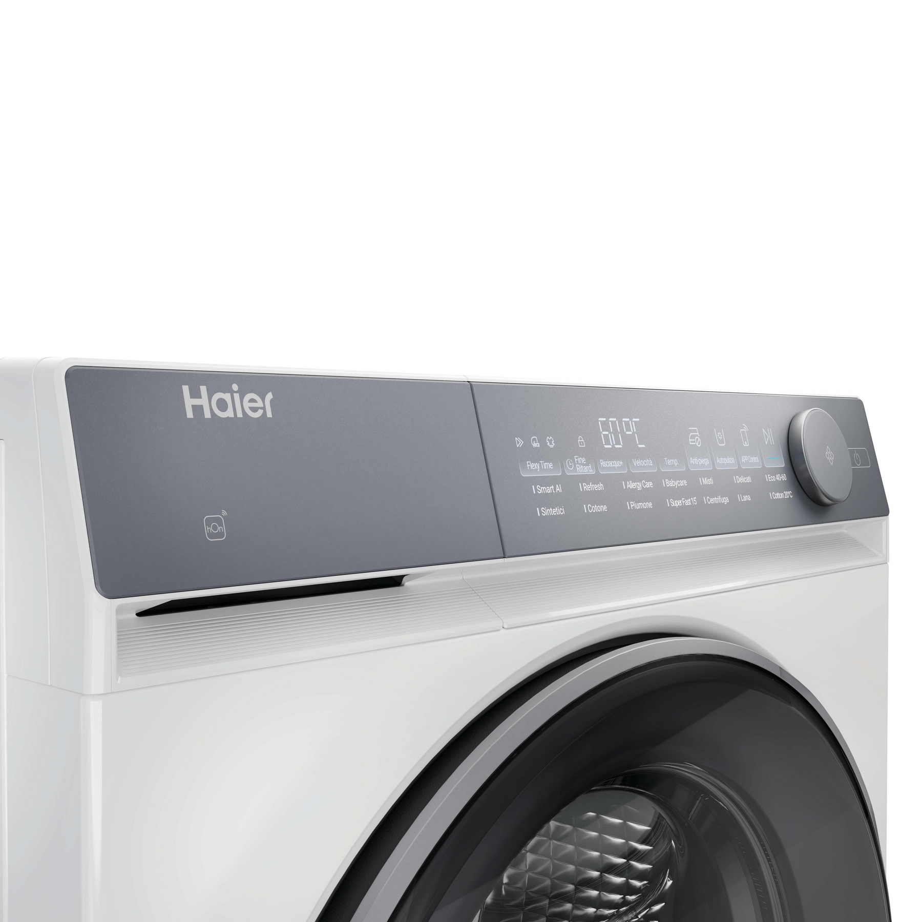 Una lavatrice Haier bianca con un pannello di controllo grigio. Il pannello mostra le opzioni e una temperatura di 60°C.