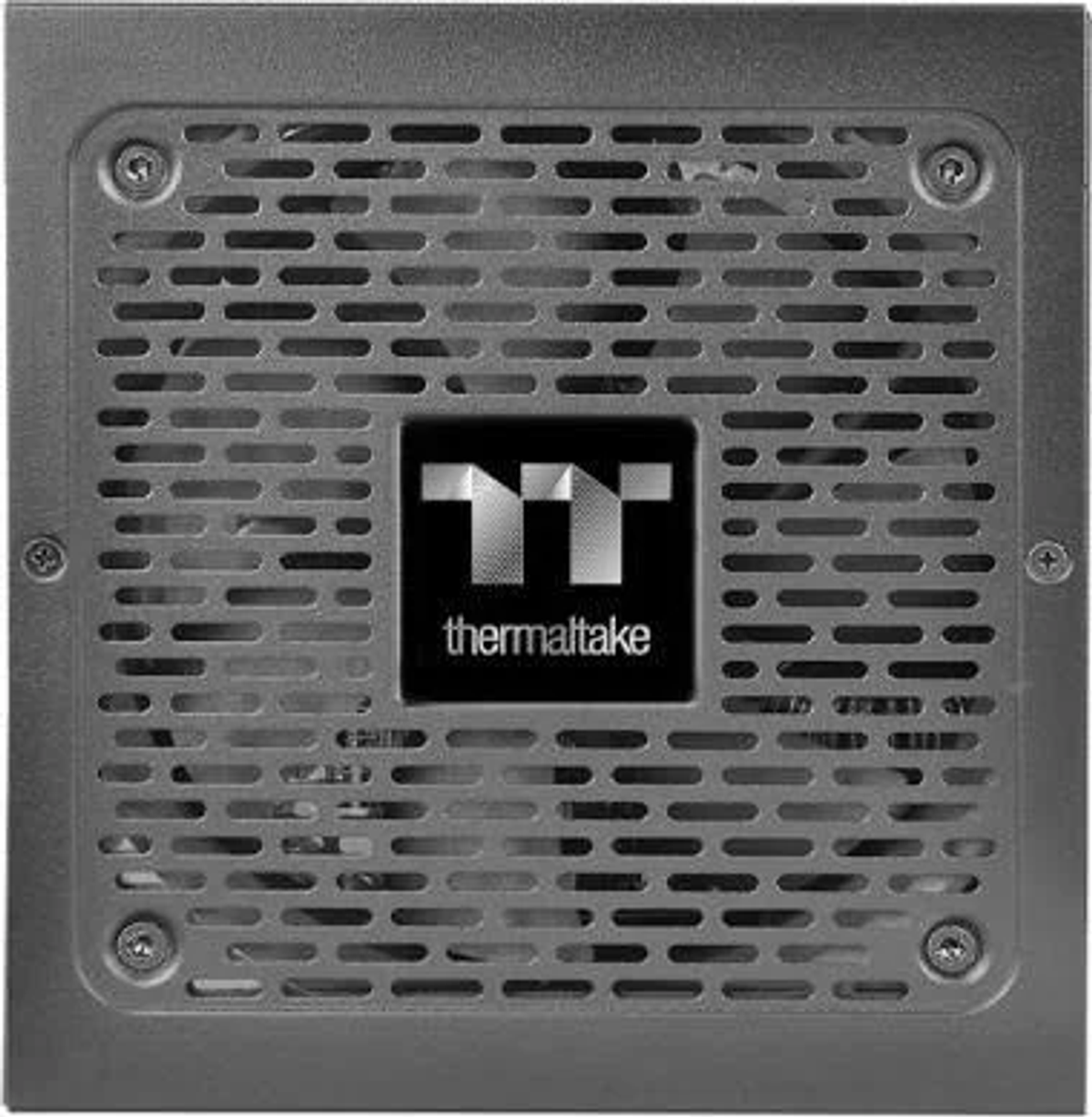 Zbliżenie na komponent komputera Thermaltake. Posiada perforowaną metalową kratkę z logo marki pośrodku.