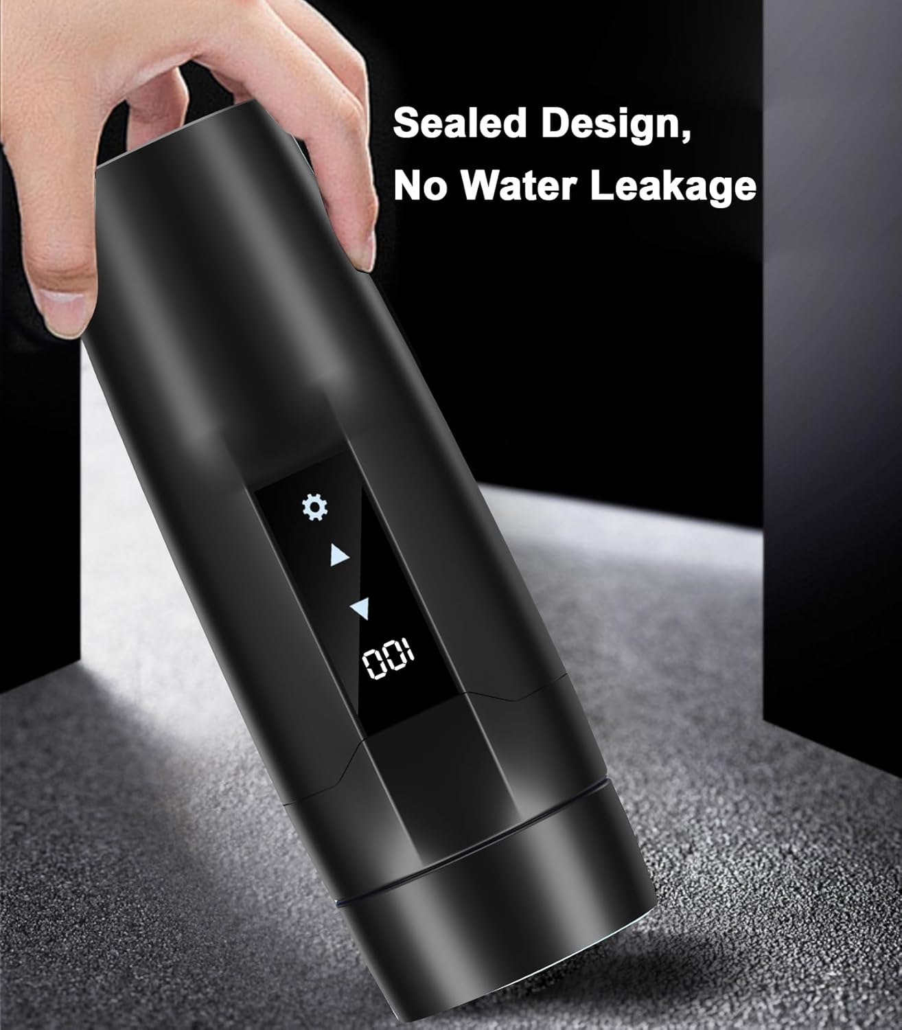 Eine Hand hält ein schwarzes, zylindrisches Gerät. Das Gerät hat ein digitales Display mit Zahlen. Text: 'Dichtes Design, kein Wasseraustritt'.