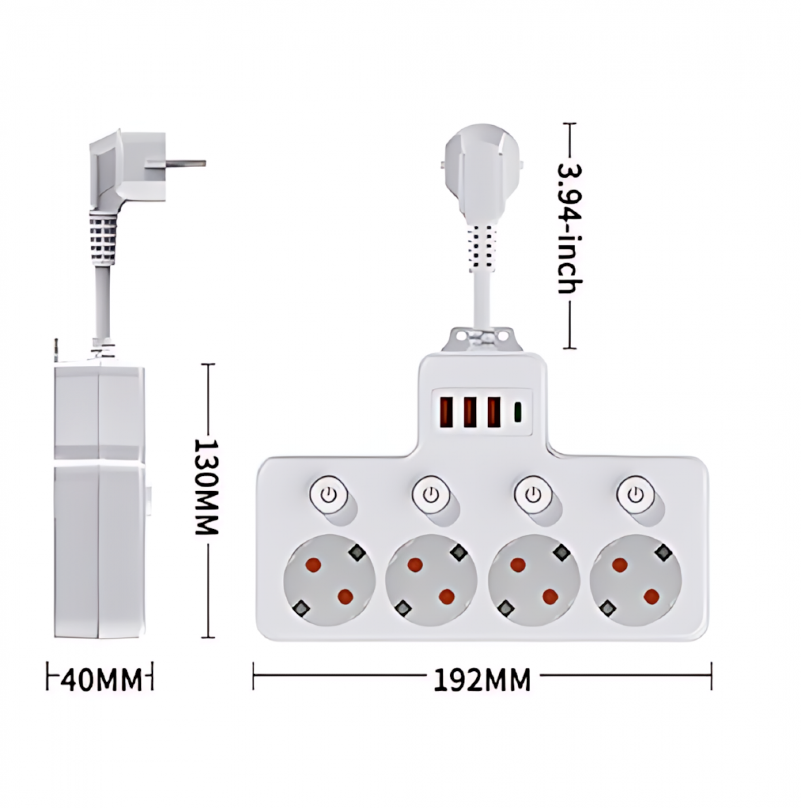 Weißes Verlängerungskabel mit vier Steckdosen, USB-Anschlüssen und einem Stecker. Abmessungen sind angegeben. Alles auf weißem Hintergrund.