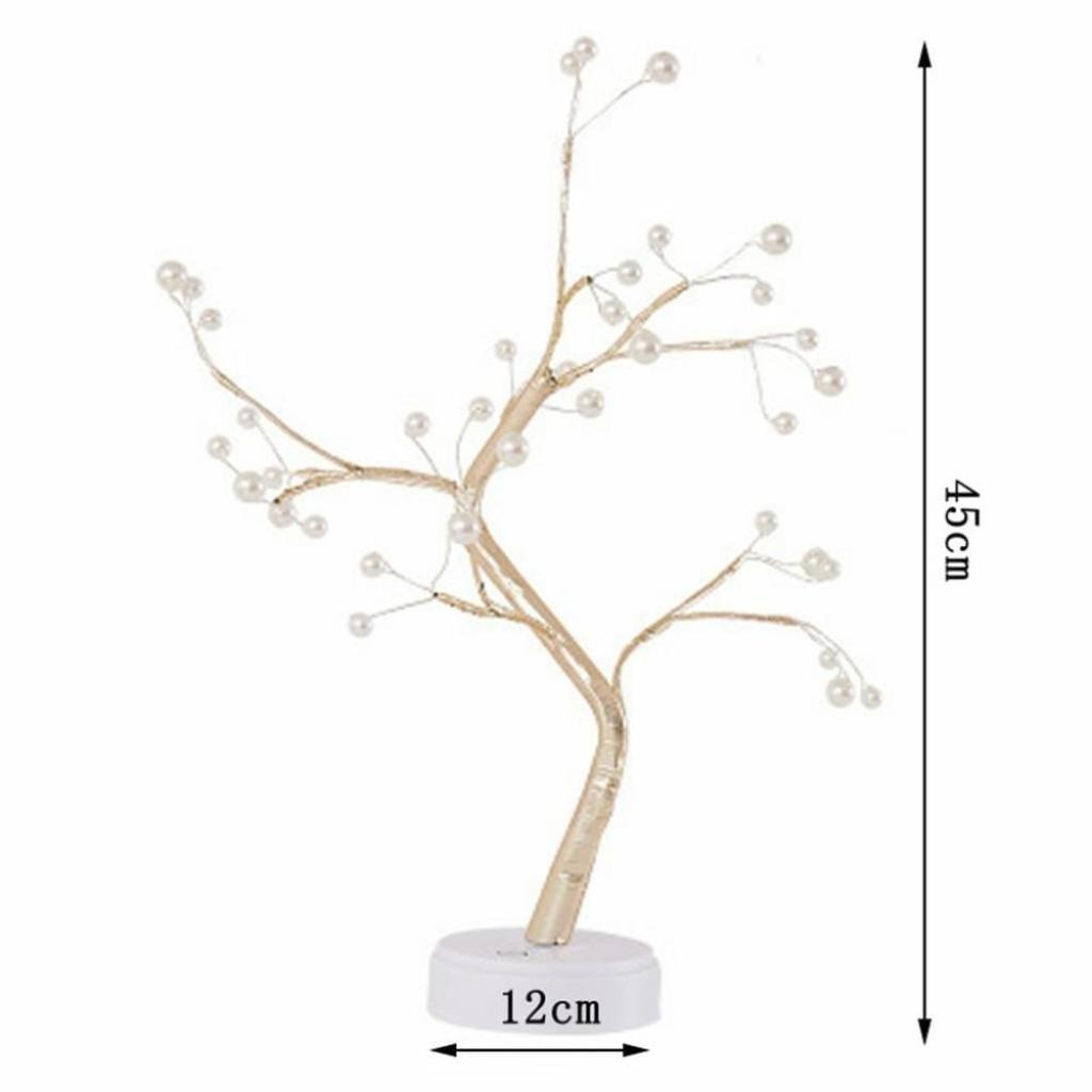 Ein dekorativer Baum mit perlenartigen Ornamenten an dünnen, goldenen Ästen. Er steht auf einem weißen Sockel. Maße: 45 cm hoch und 12 cm breit.