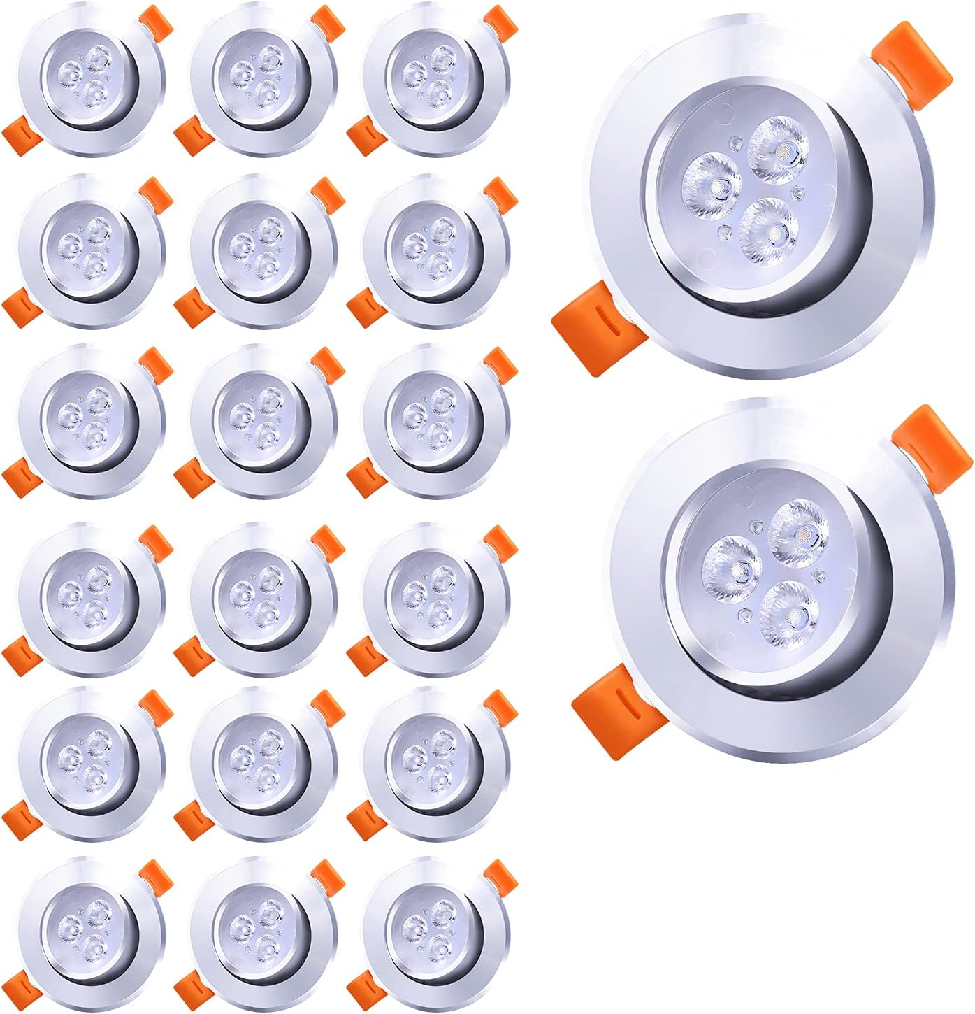 Das Bild zeigt mehrere Einbau-Deckenleuchten. Sie haben einen silbernen kreisförmigen Rahmen mit drei LED-Leuchten und orangefarbenen Laschen.