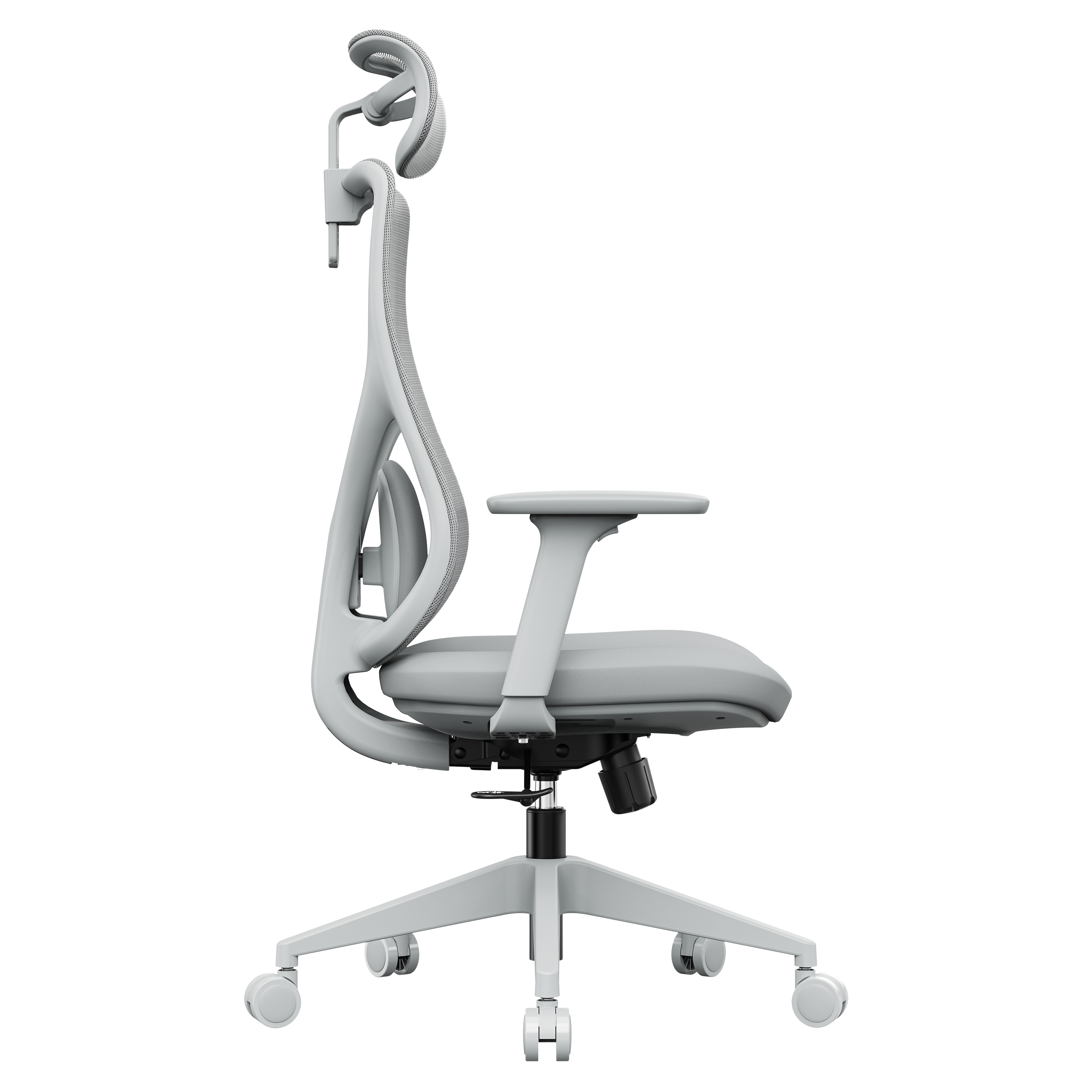 Ein hellgrauer ergonomischer Bürostuhl ist von der Seite zu sehen. Er hat eine Kopfstütze, ein Netzrücken, Armlehnen und Räder.