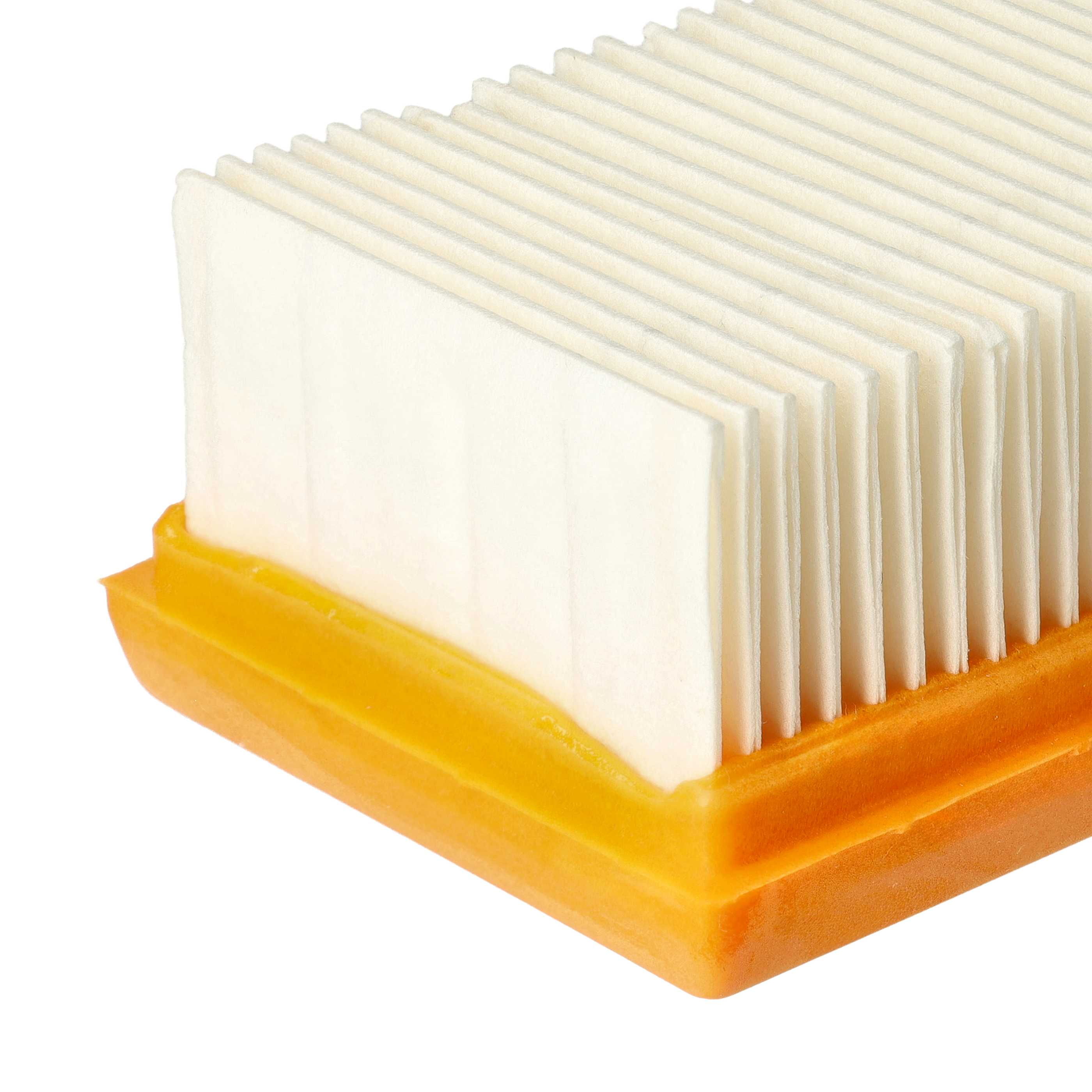 Nahaufnahme eines Luftfilters mit weißem Filtermaterial und orangefarbenem Rahmen vor weißem Hintergrund. Der Filter ist neu.