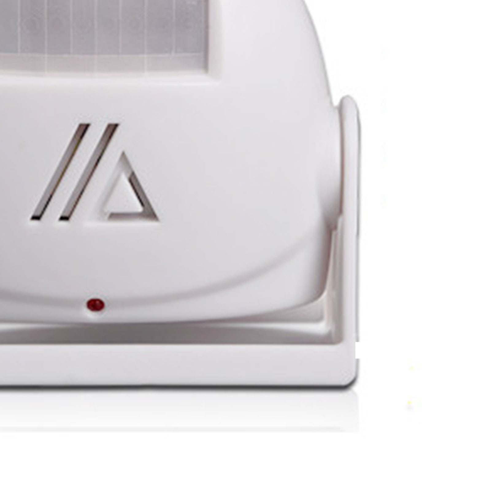 Weißer Bewegungssensor mit Logo und rotem Licht. Der Sensor befindet sich auf weißem Hintergrund.