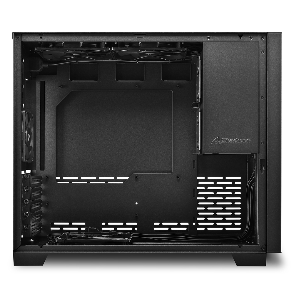 Schwarzes Computergehäuseinnere mit verschiedenen Fächern und Lüfterhalterungen. Sharkoon-Logo sichtbar. Leer, bereit für den Einbau von Komponenten.