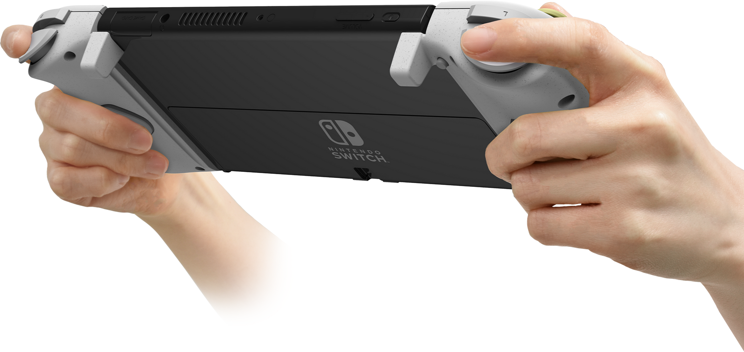 Dłonie trzymające Nintendo Switch. Urządzenie jest czarne i szare. Dłonie są jasne.