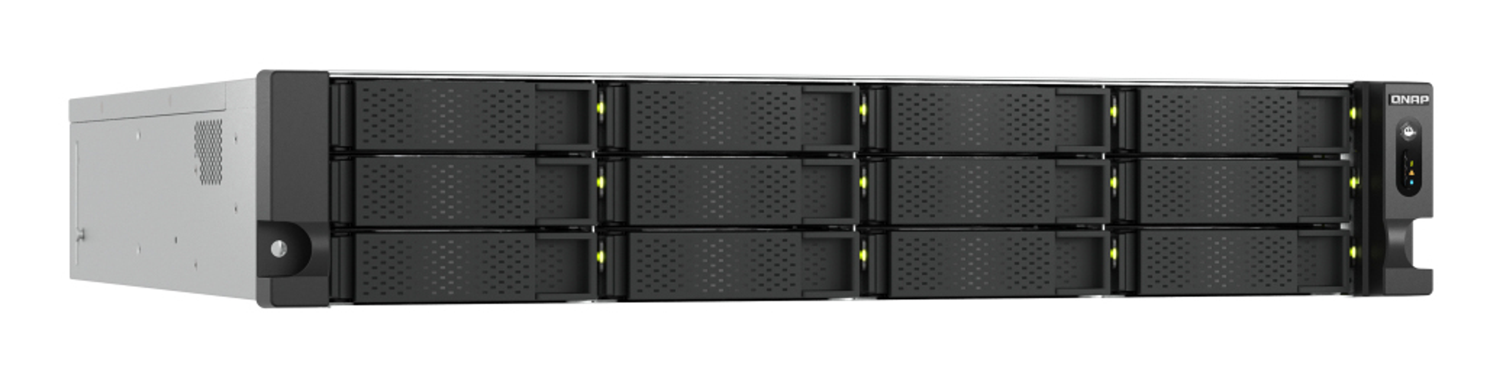 Un servidor NAS QNAP. Tiene múltiples bahías de disco, un panel frontal negro y luces de estado verdes.
