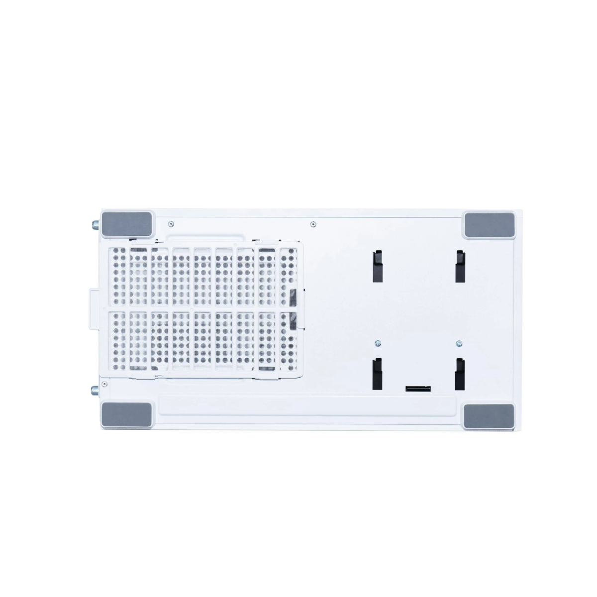 Onderaanzicht van witte computerkast. Inclusief ventilatieopeningen, zwarte beugels en grijze pads. Geïsoleerd op witte achtergrond.