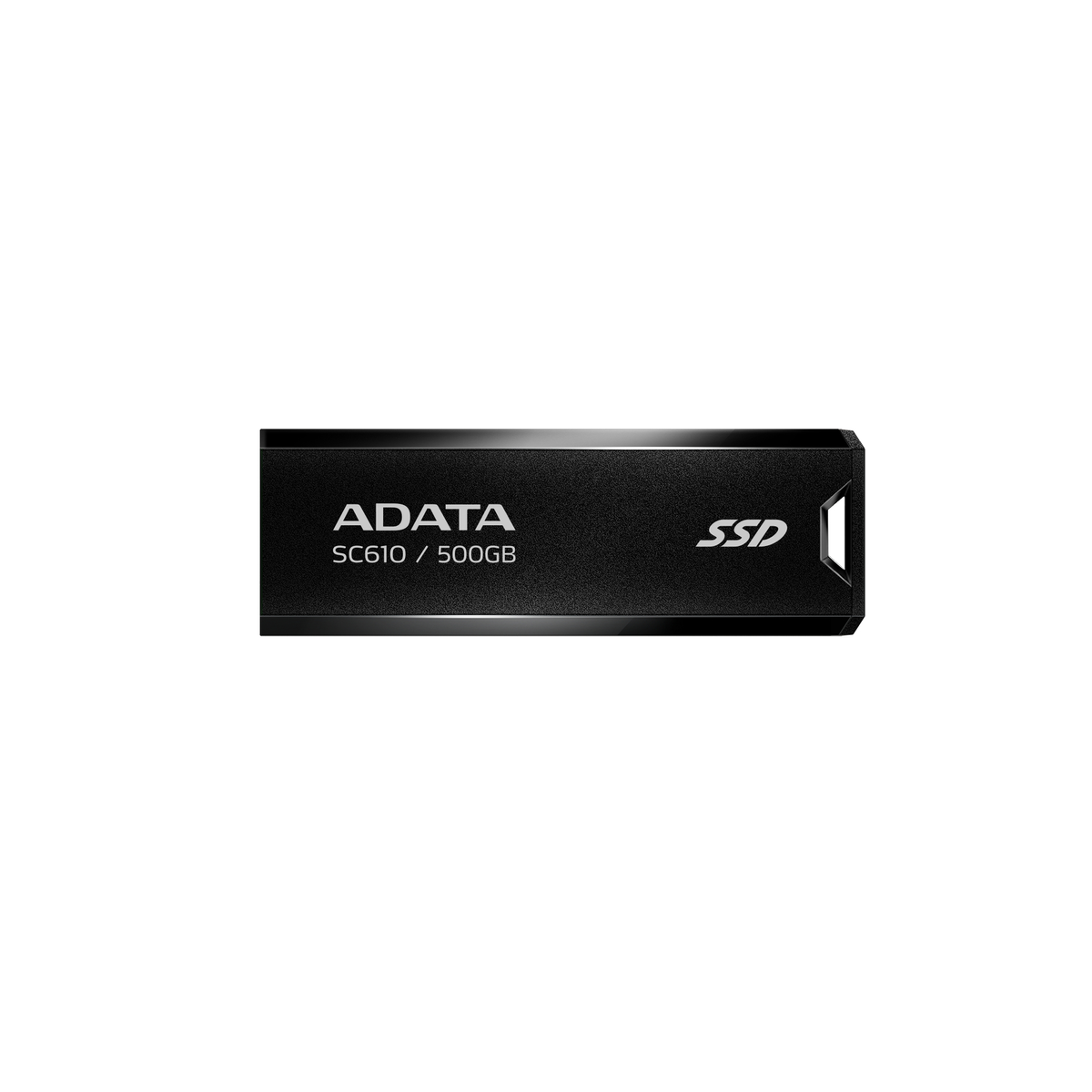 Czarny dysk SSD ADATA SC610 500 GB. Dysk ma logo ADATA i etykietę SSD. Białe tło.