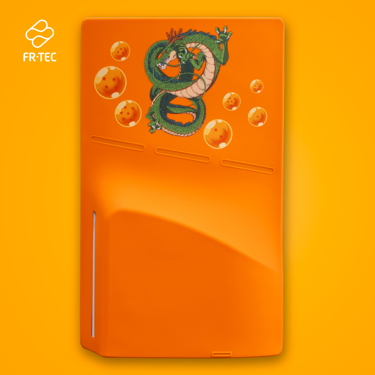 Funda naranja con dragón verde y esferas naranjas. Tema Dragon Ball Z. Logotipo blanco en la esquina superior izquierda.