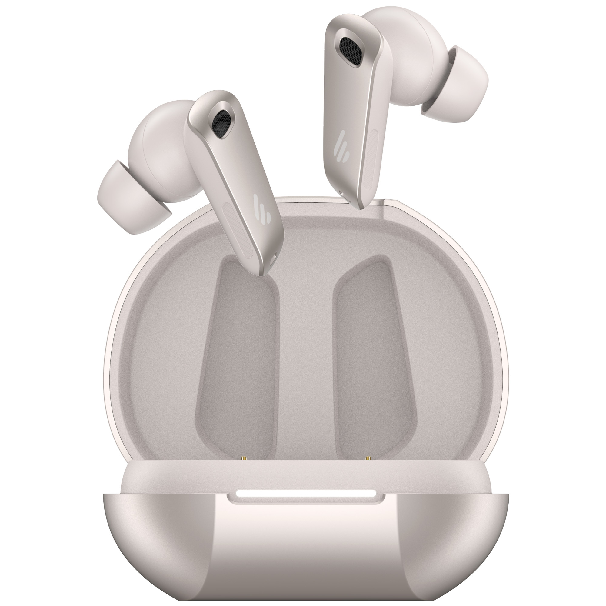 Słuchawki i etui ładujące. Słuchawki są białe i srebrne, niektóre są w etui, inne na zewnątrz. Etui jest otwarte.