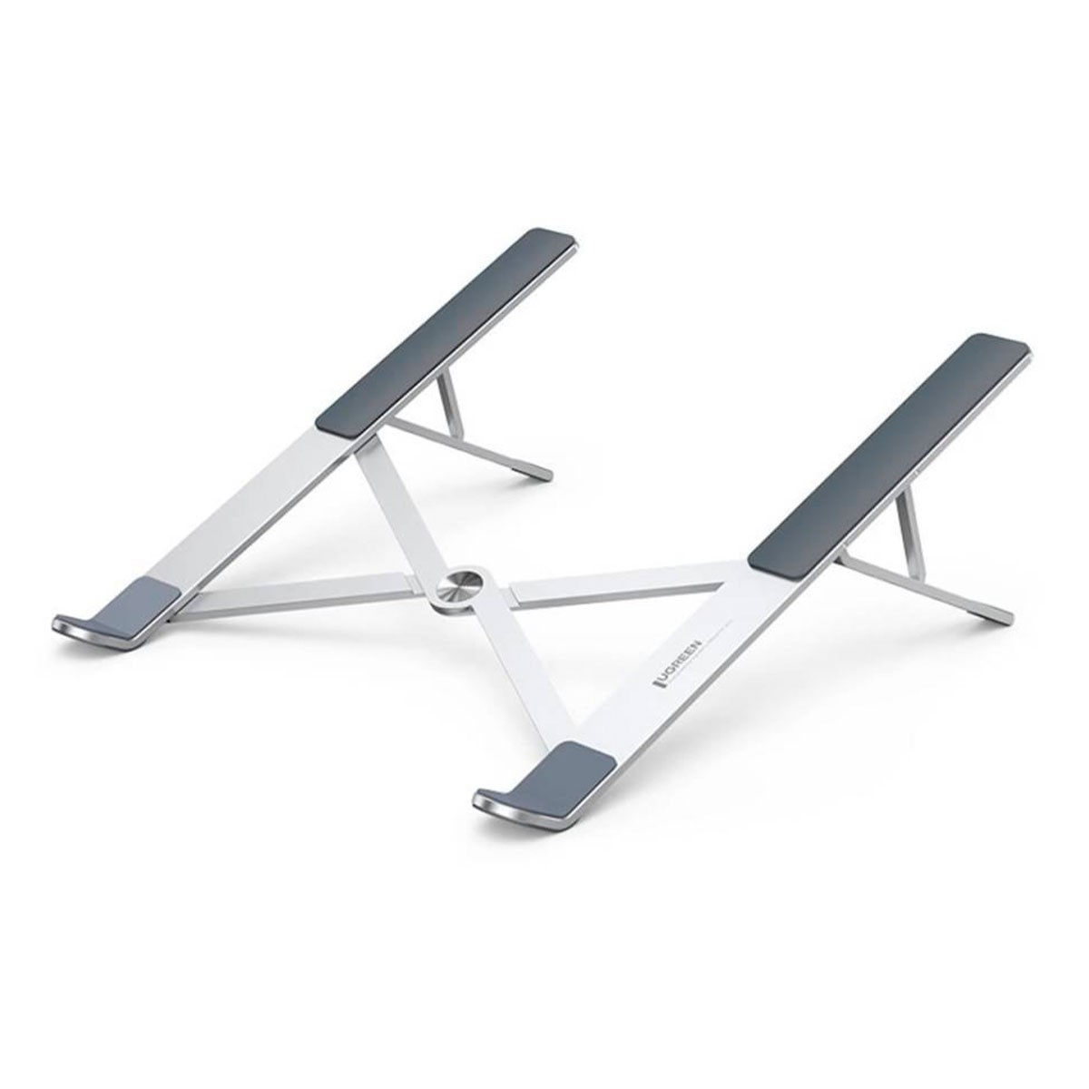 Srebrny stojak na laptopa z szarymi podkładkami i wspornikami, zaprojektowany do podnoszenia laptopa. Widoczna marka UGREEN.