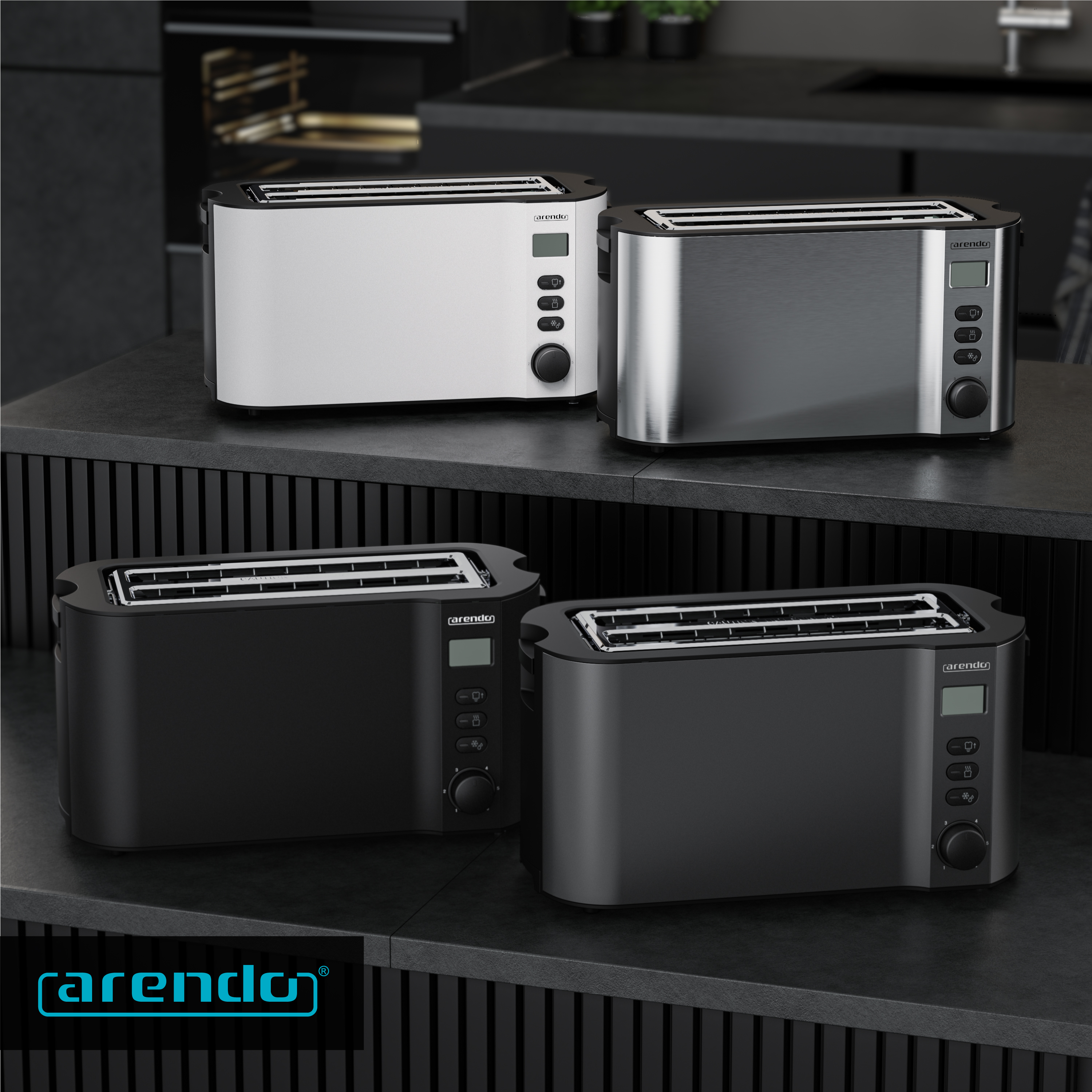 Vier Toaster in verschiedenen Farben stehen auf einer Arbeitsplatte. Die Toaster sind schwarz, weiß und silber. Der Hintergrund ist unscharf.