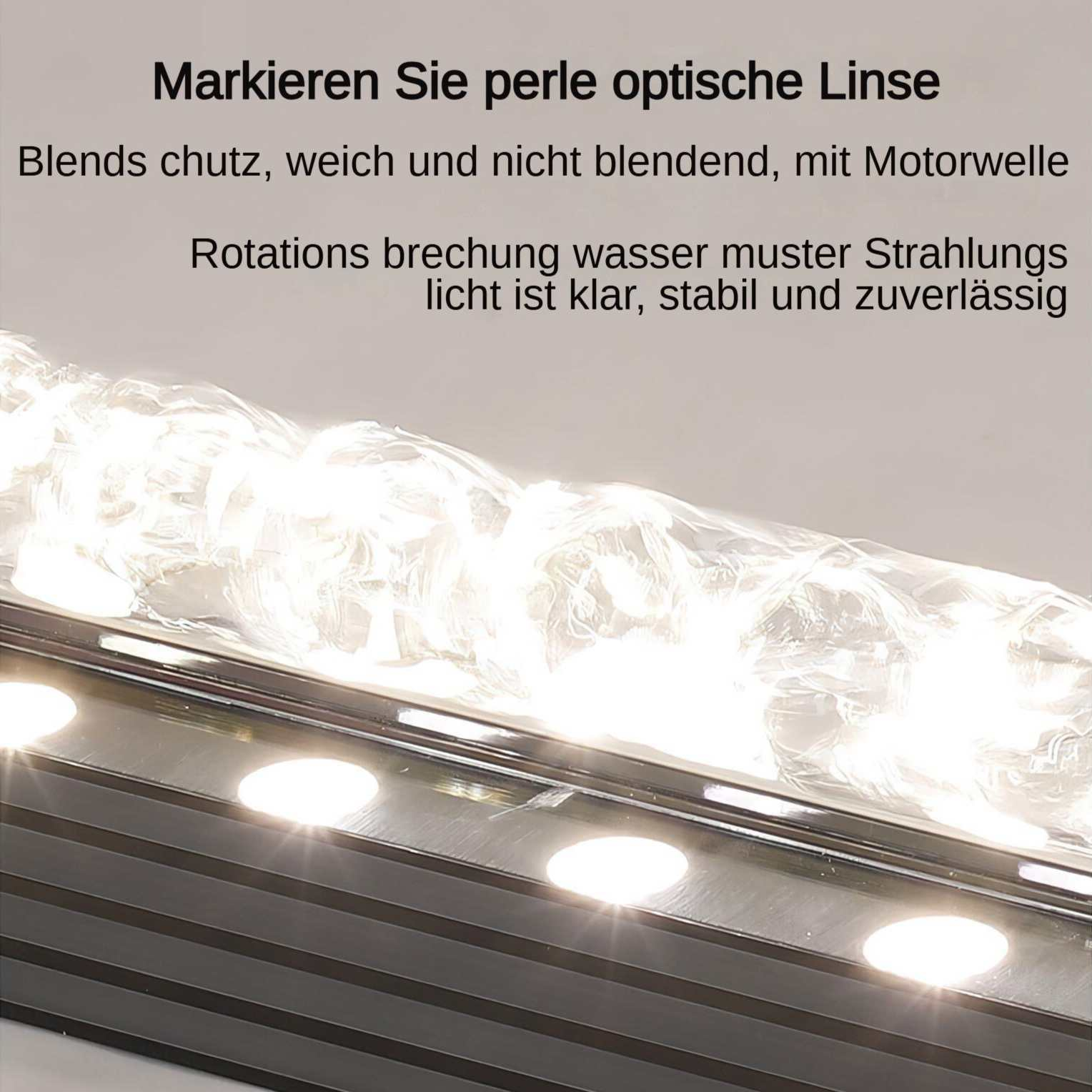 Nahaufnahme einer Leuchte mit hellen Lichtern, Text auf Deutsch und Reflexionen auf einer Oberfläche.