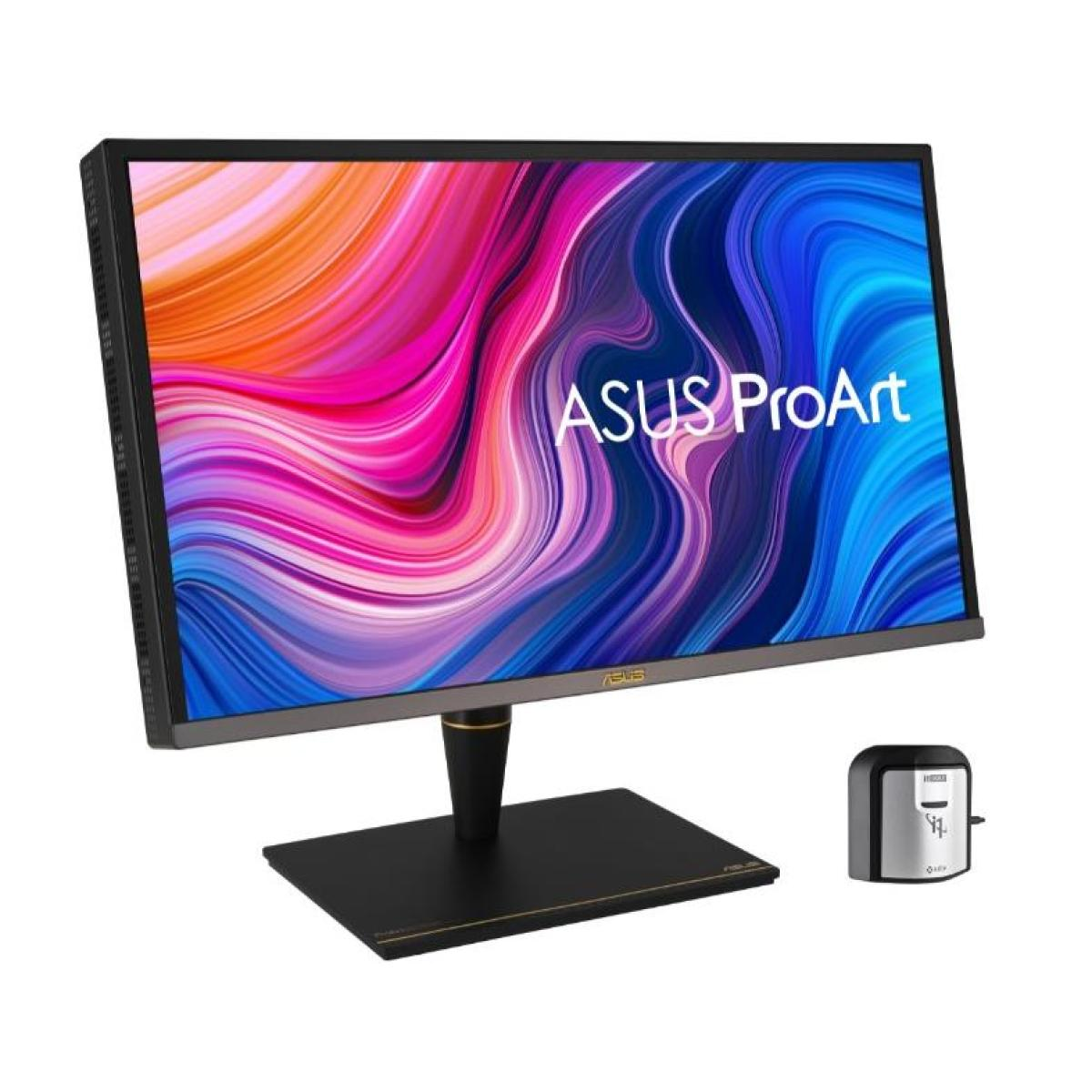 Monitor ASUS ProArt z kolorowym, abstrakcyjnym wyświetlaczem. Stoi na czarnej podstawie, z małym srebrnym urządzeniem z boku.