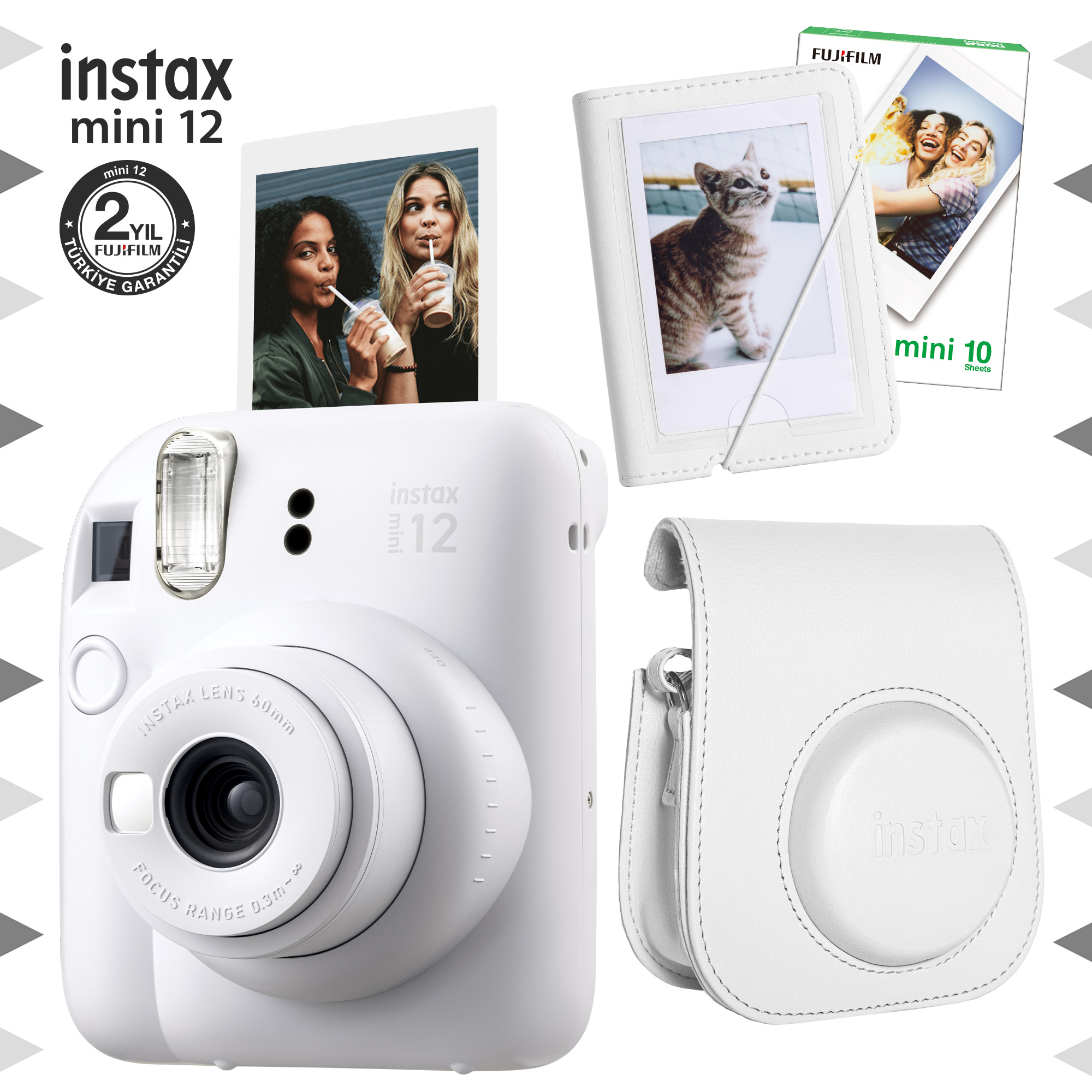Fotoğraflar ve bir kılıf ile beyaz bir Instax Mini 12 kamera. Aksesuarlar film ve bir kamera çantası içerir.