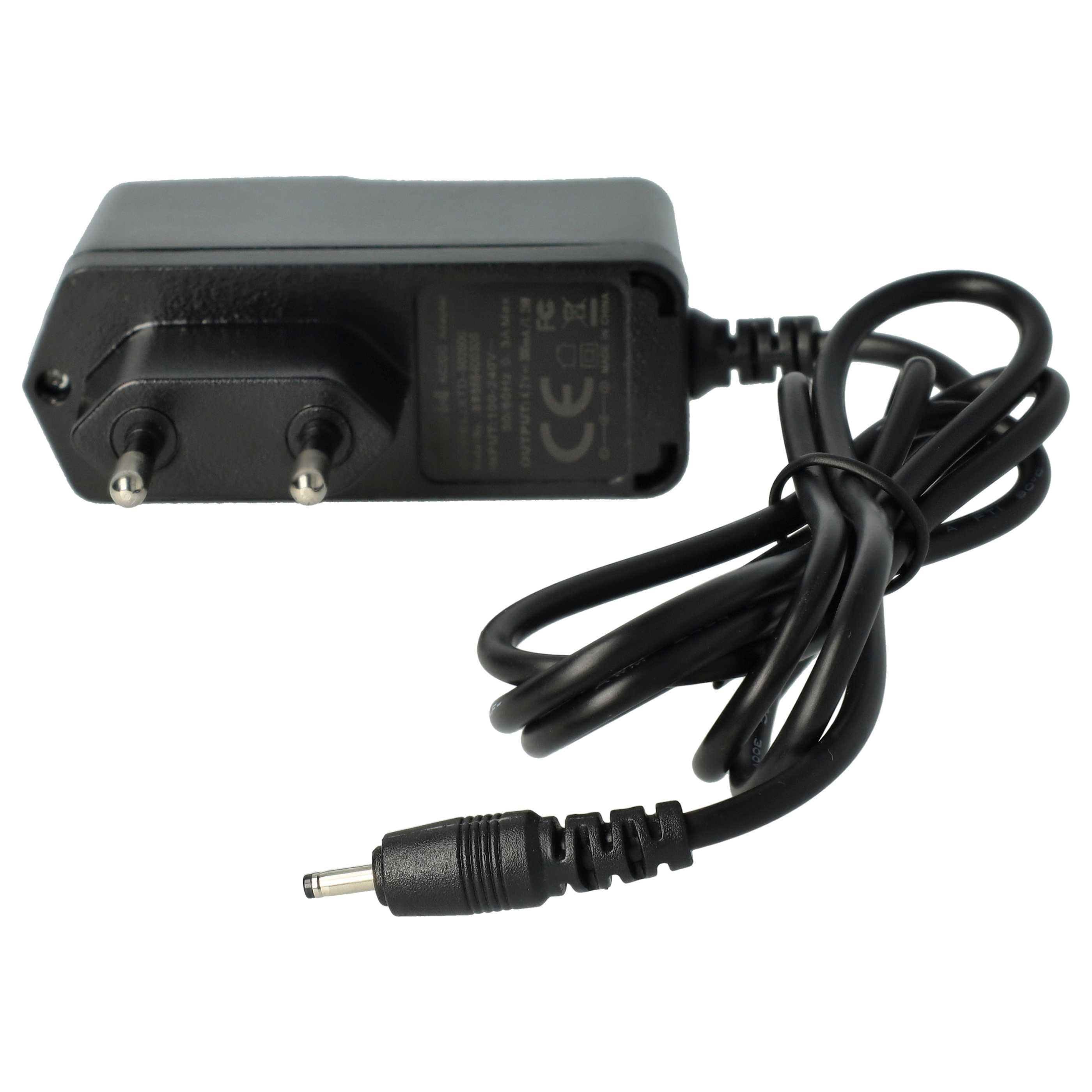 Schwarzes Netzteil mit Zweipolstecker und schwarzem Kabel. Das Kabel ist aufgerollt. Der Hintergrund ist weiß.